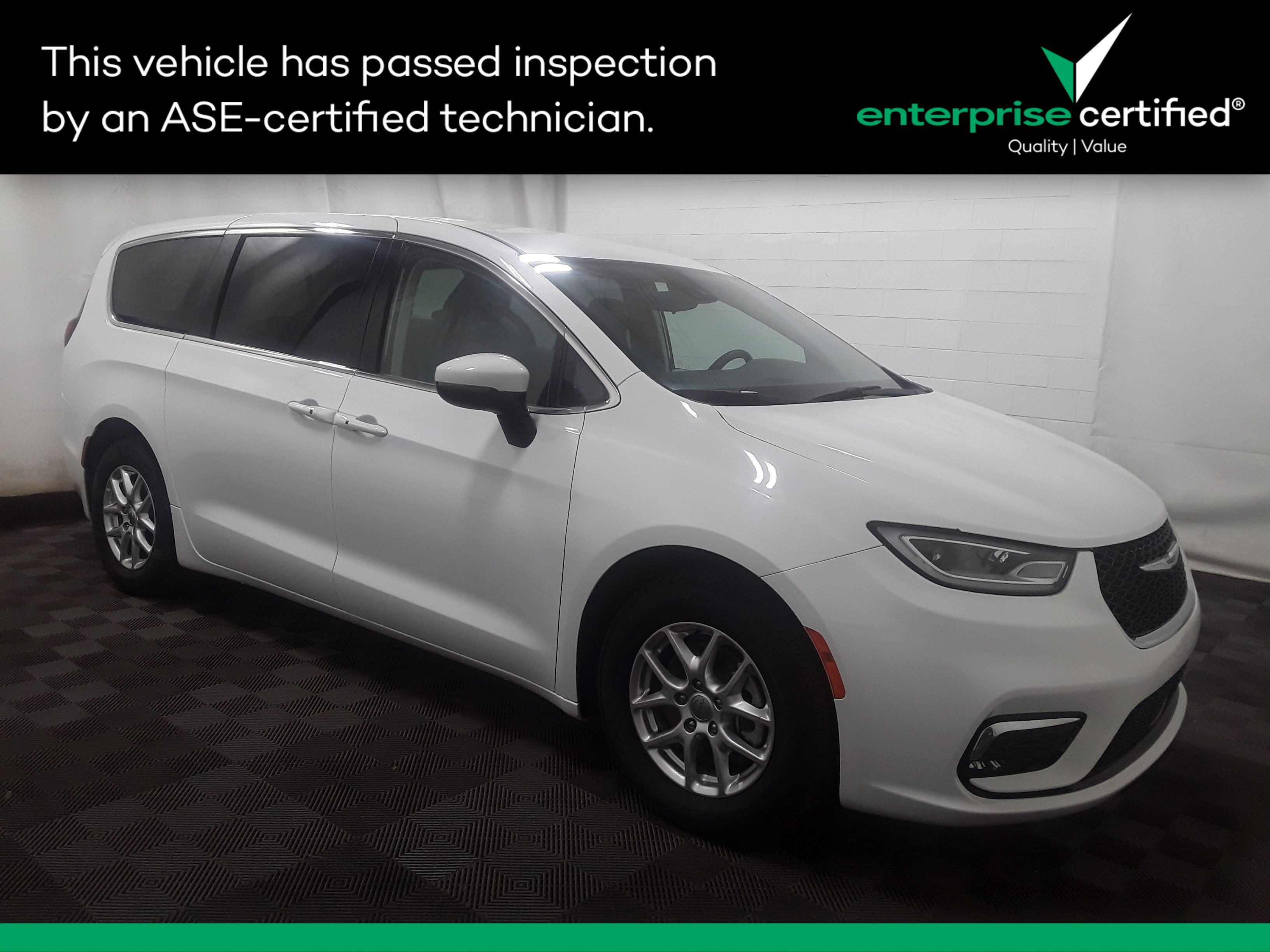 Used 2023 Chrysler Pacifica Touring L FWD