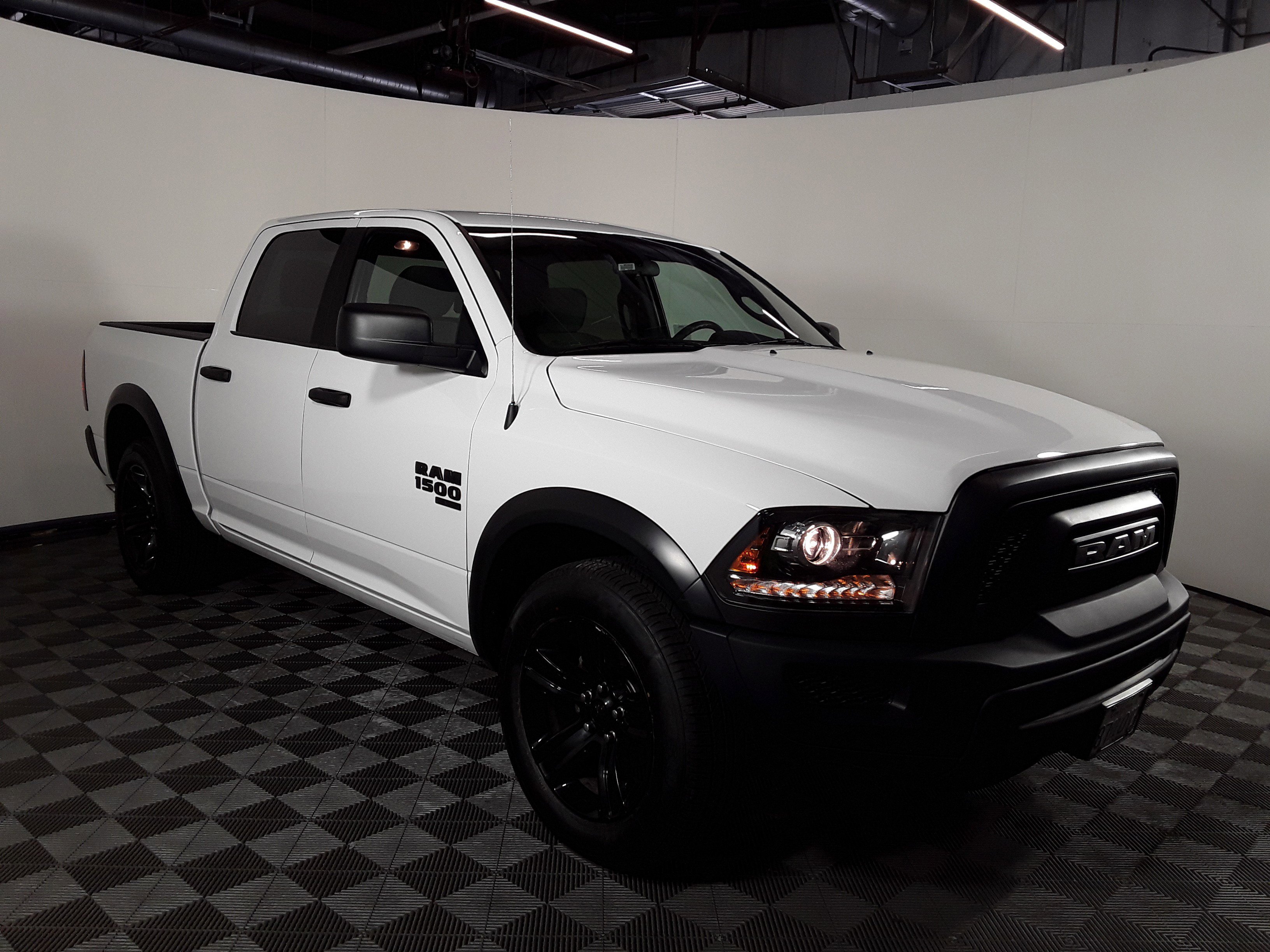 2024 Ram 1500 Classic SLT 4x2 Crew Cab 5'7