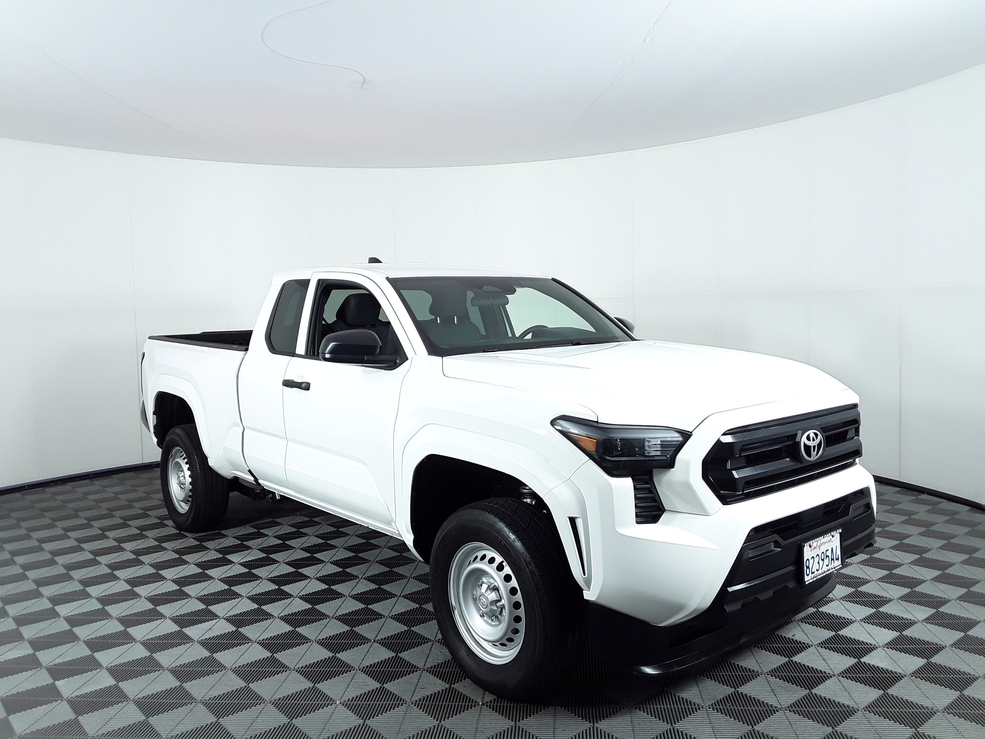 2024 Toyota Tacoma 2WD SR XtraCab 6' Bed AT