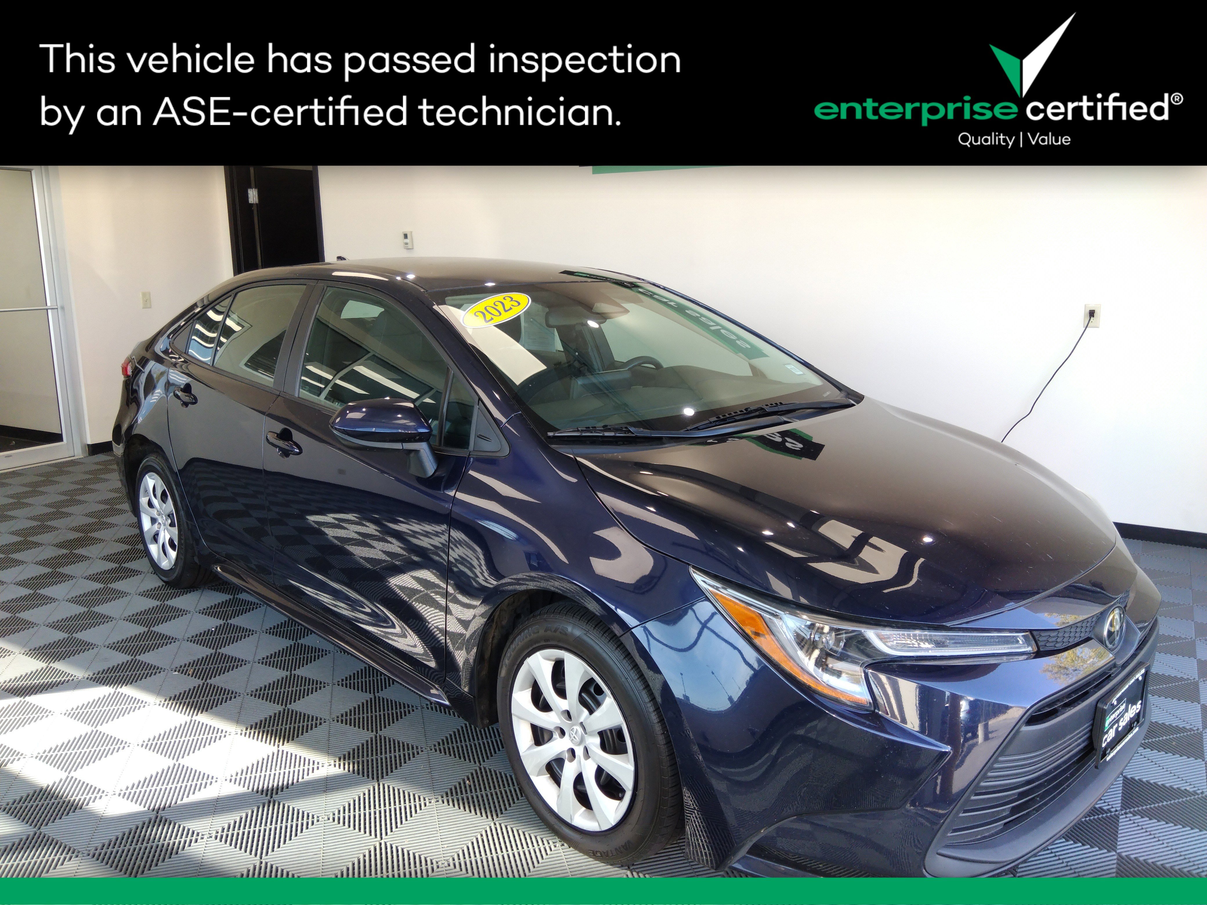 2023 Toyota Corolla LE's photo