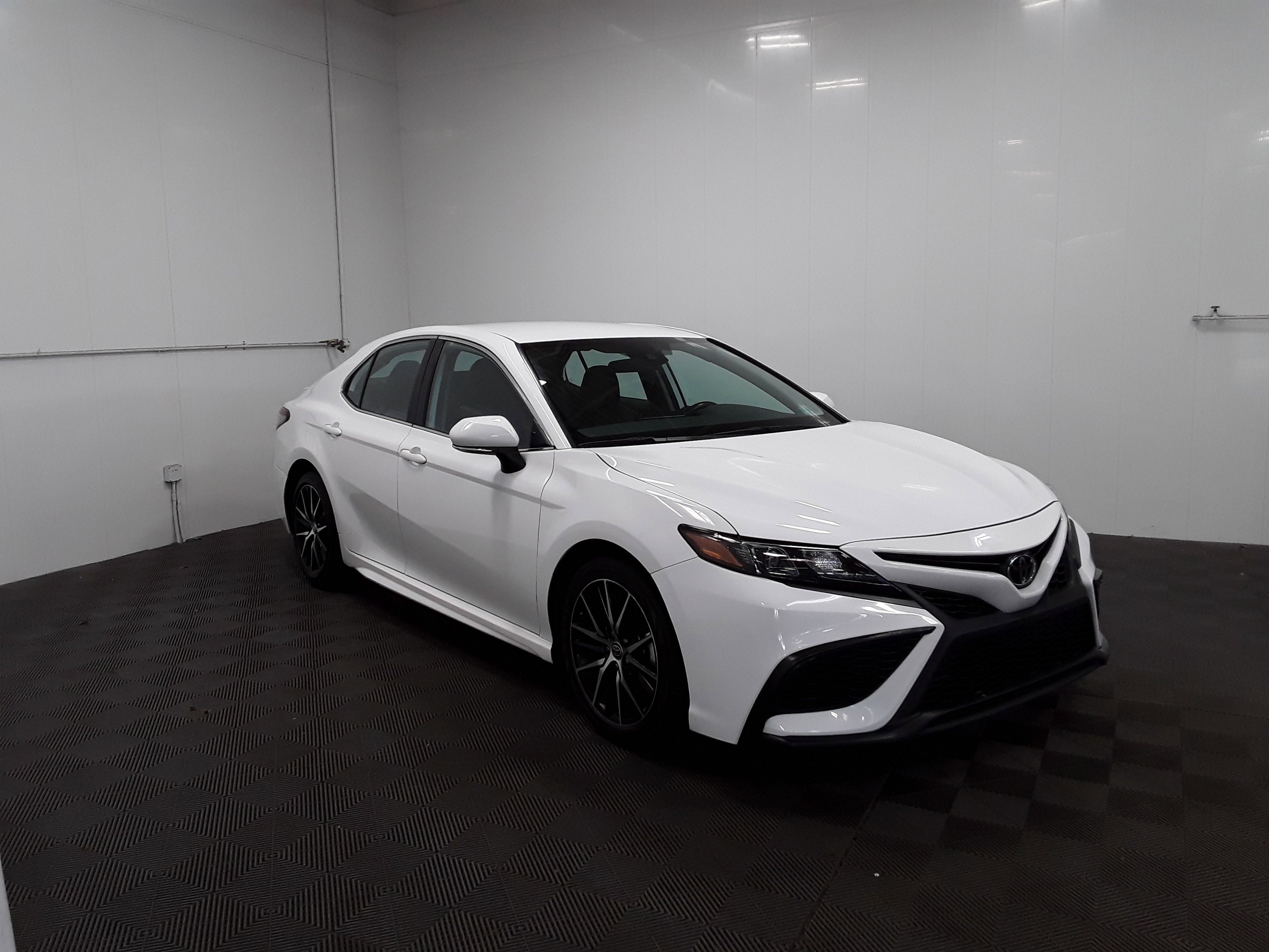 2023 Toyota Camry SE Auto