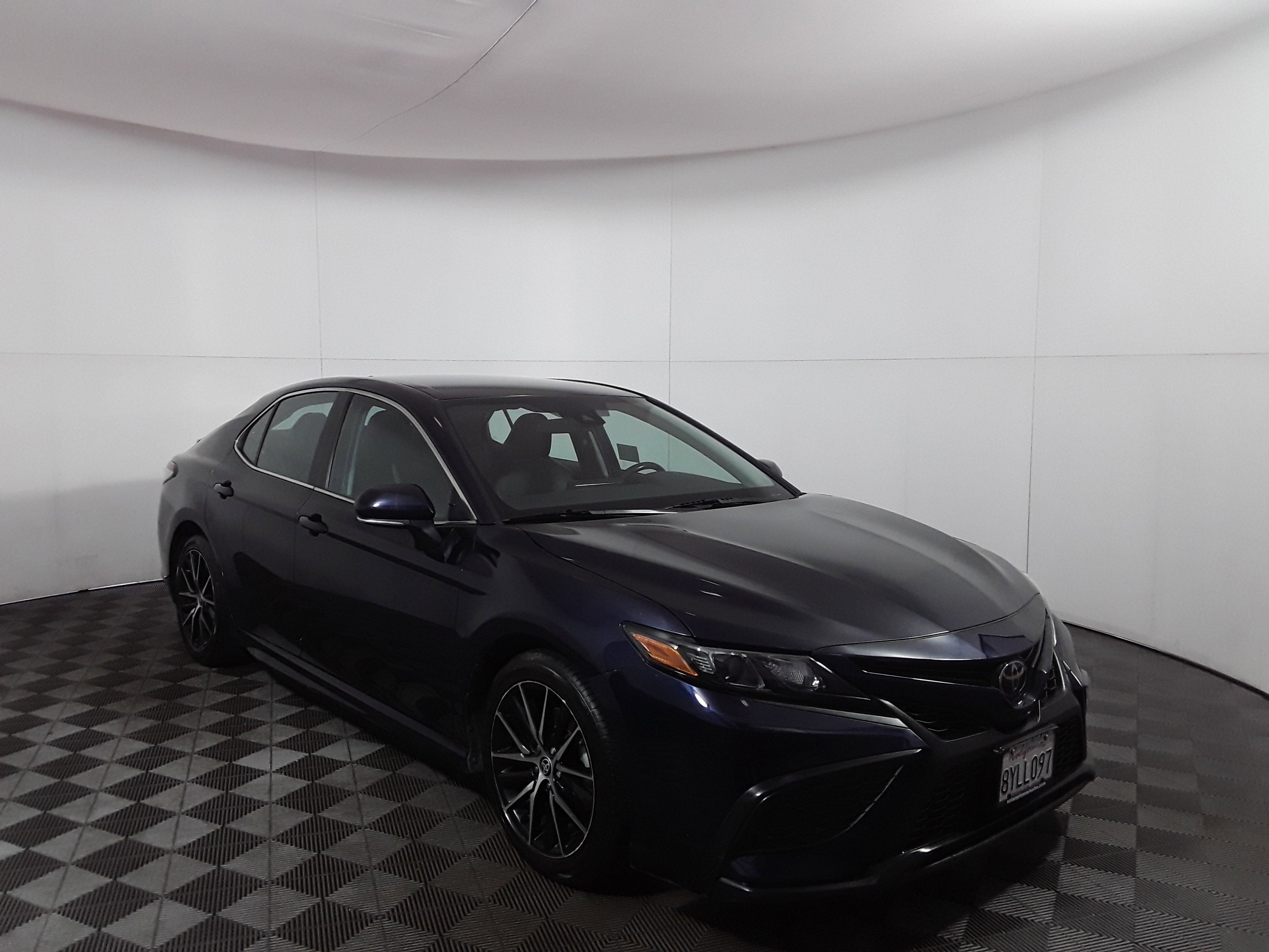 2022 Toyota Camry SE Auto