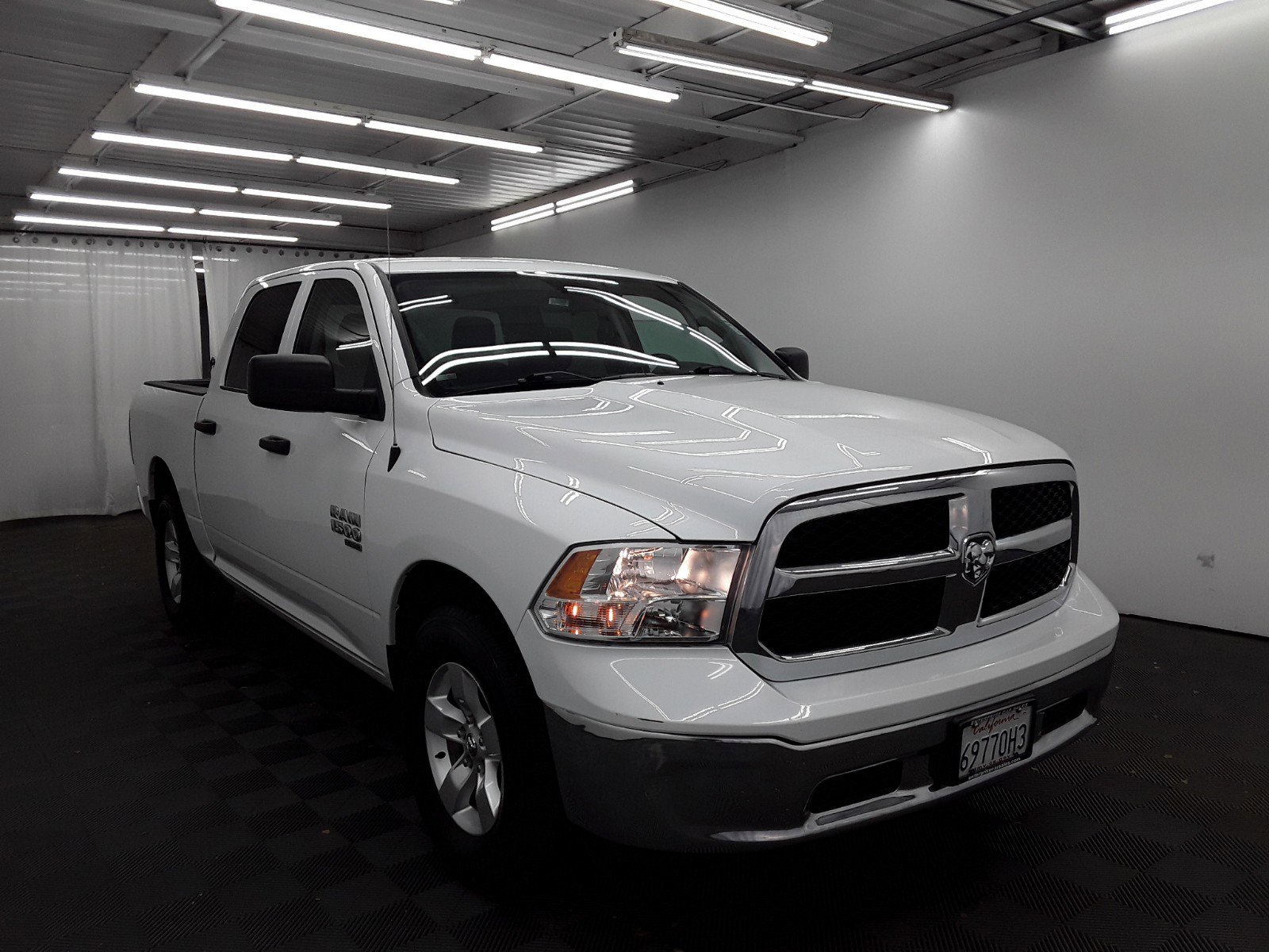 2022 Ram 1500 Classic SLT 4x2 Crew Cab 5'7