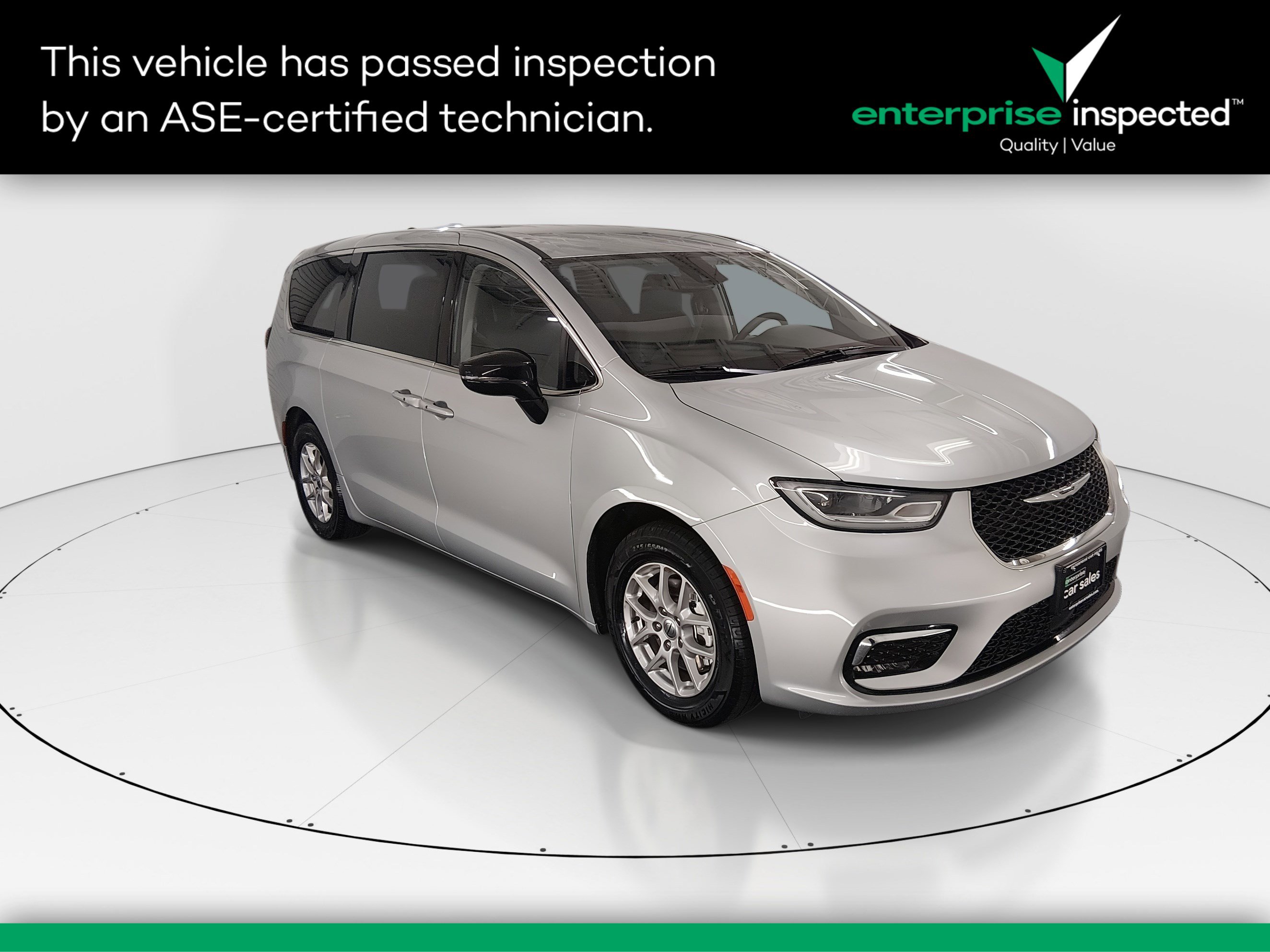 2024 Chrysler Pacifica Touring L's photo