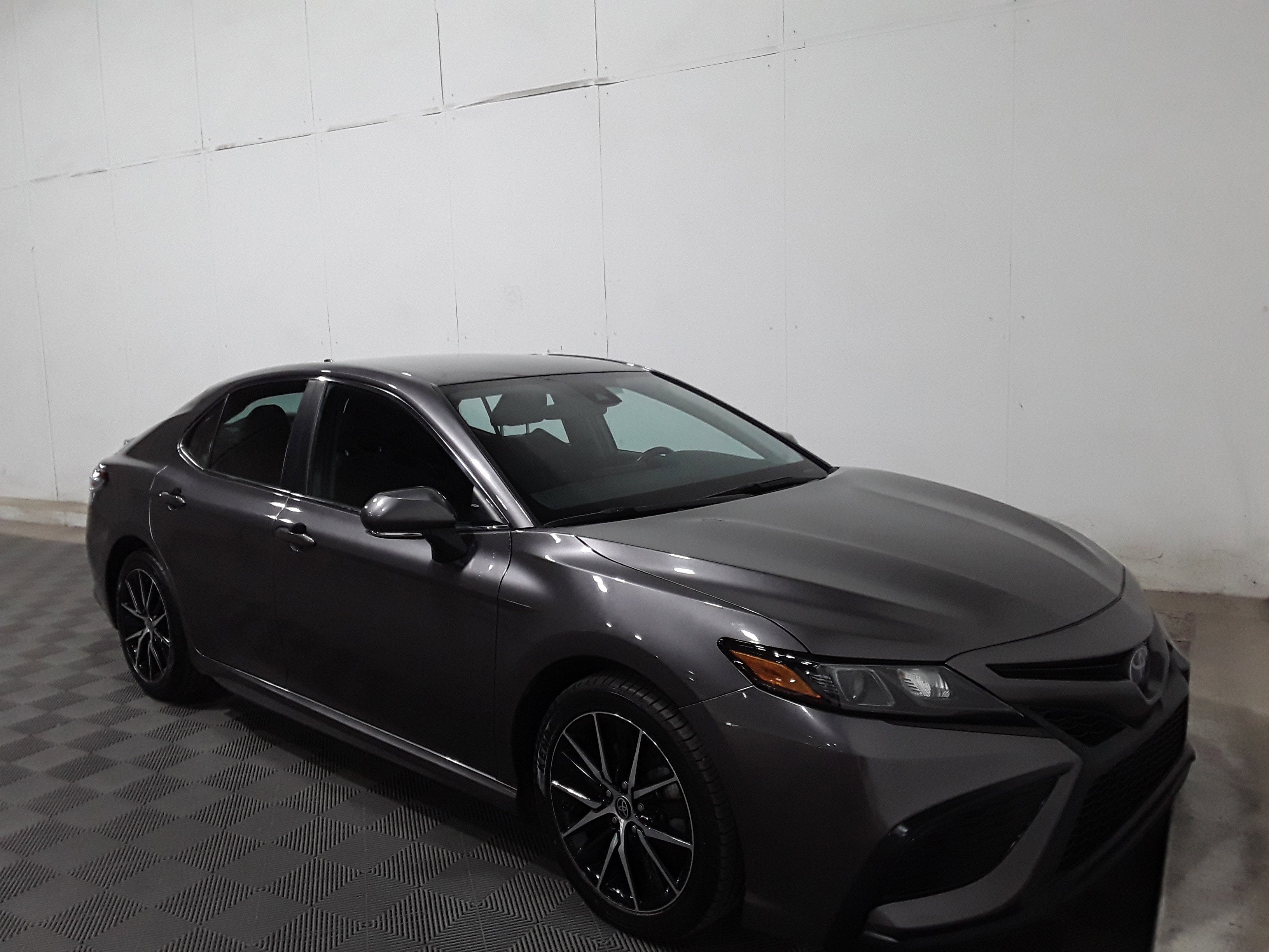 2023 Toyota Camry SE Auto