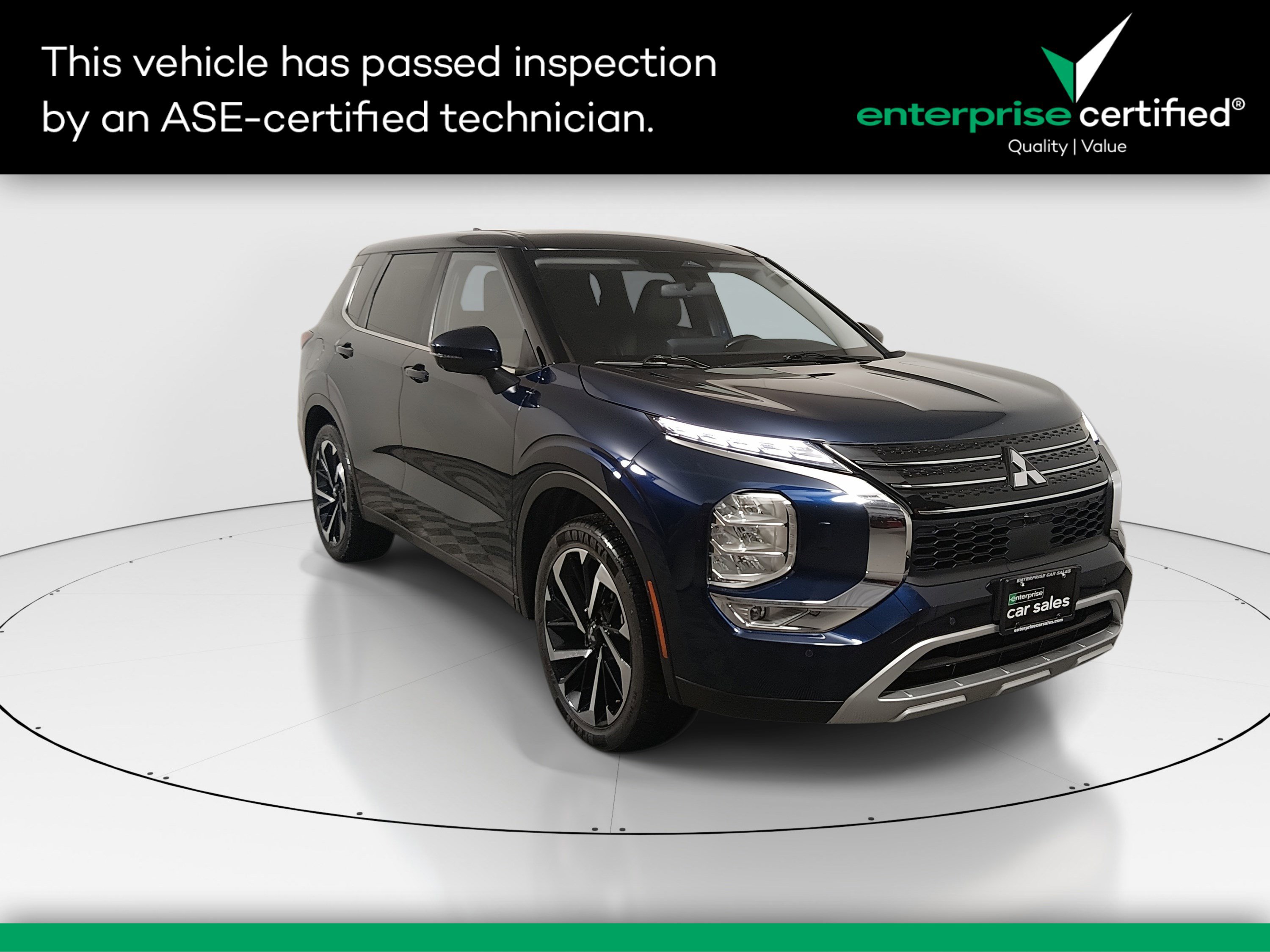 2024 Mitsubishi Outlander SE's photo