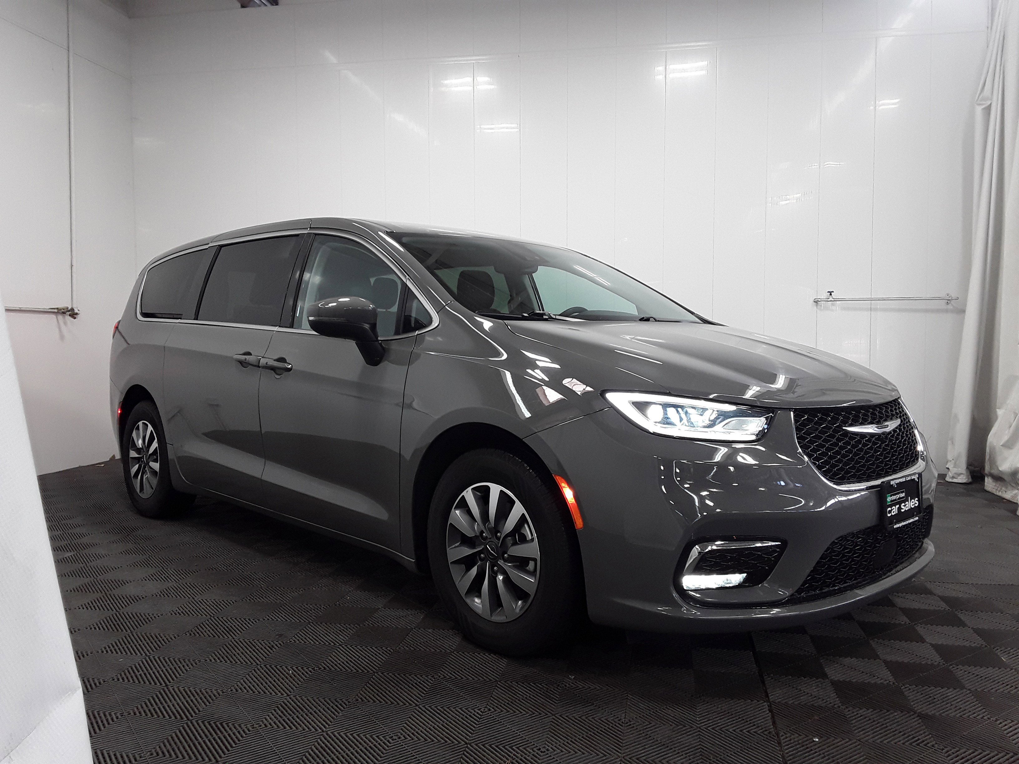 2023 Chrysler Pacifica Hybrid Touring L FWD