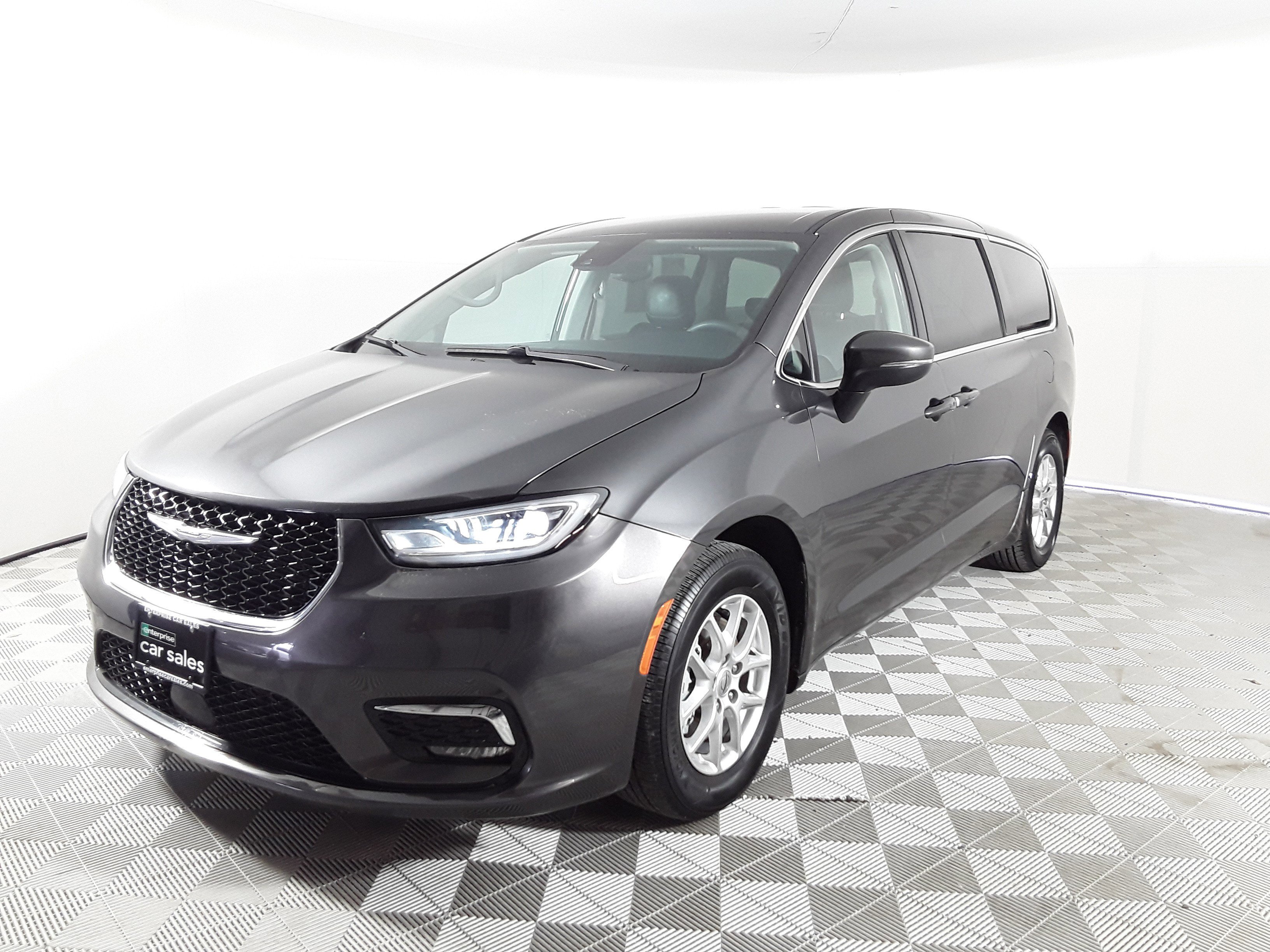 Image 7 of Used 2023 Chrysler Pacifica Touring L FWD