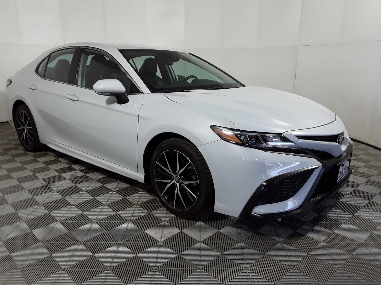 2022 Toyota Camry SE Auto