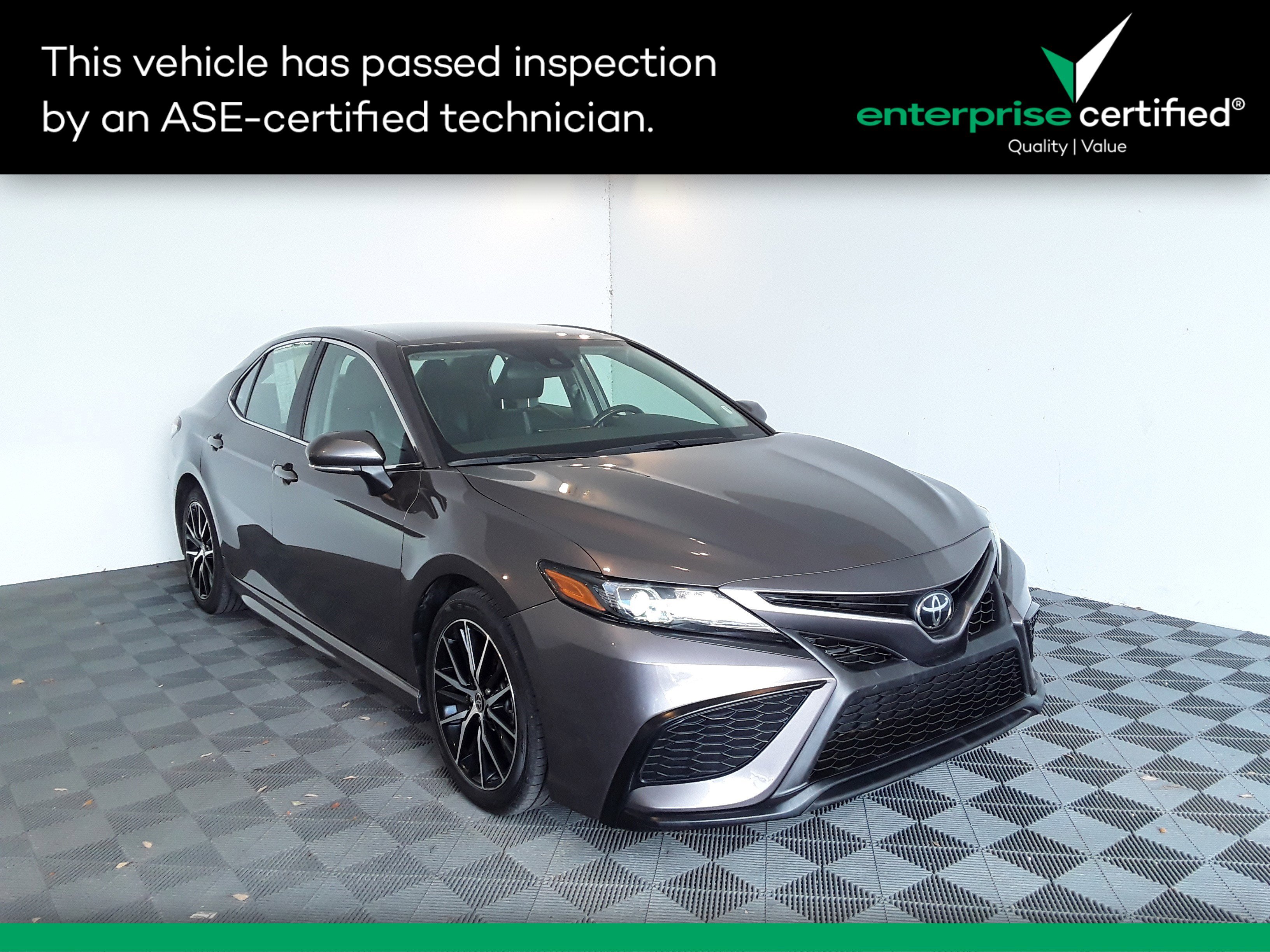 Used 2023 Toyota Camry SE Auto