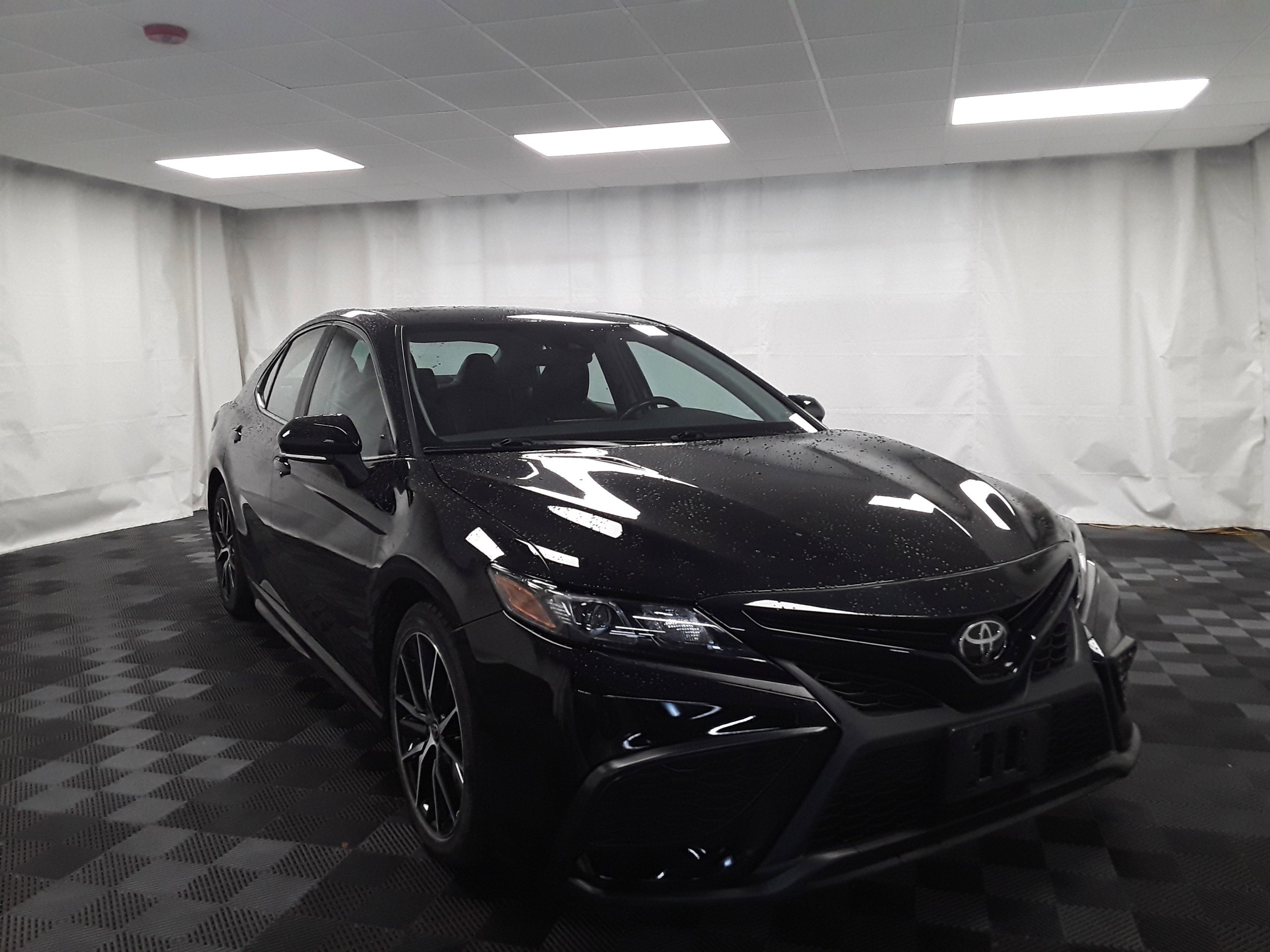 2022 Toyota Camry SE Auto