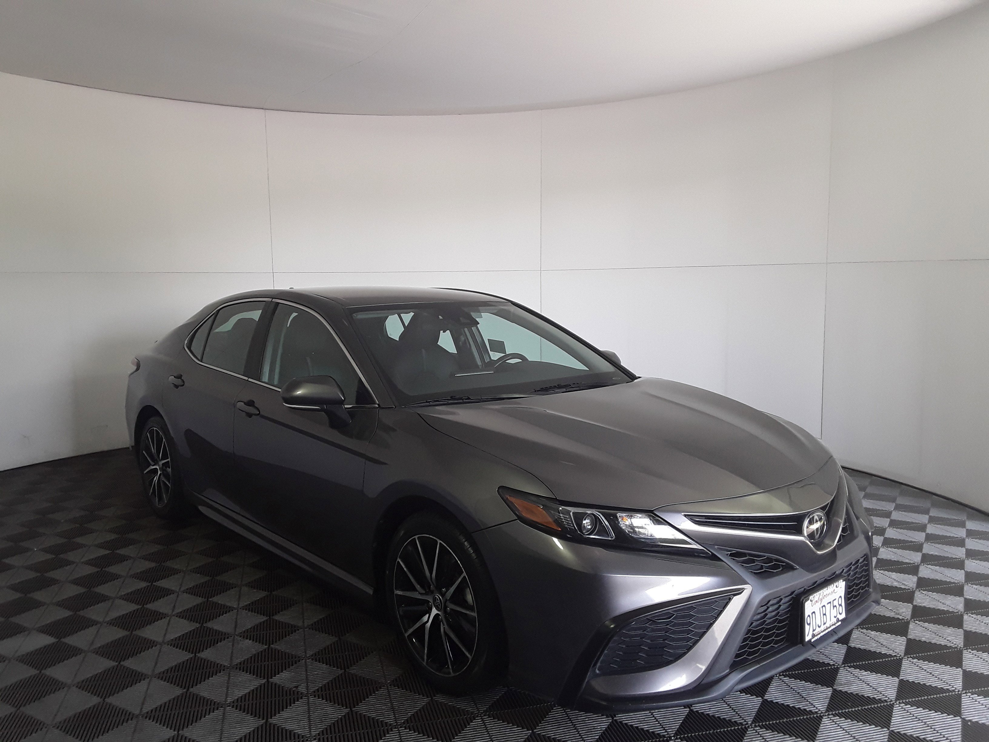 2023 Toyota Camry SE Auto
