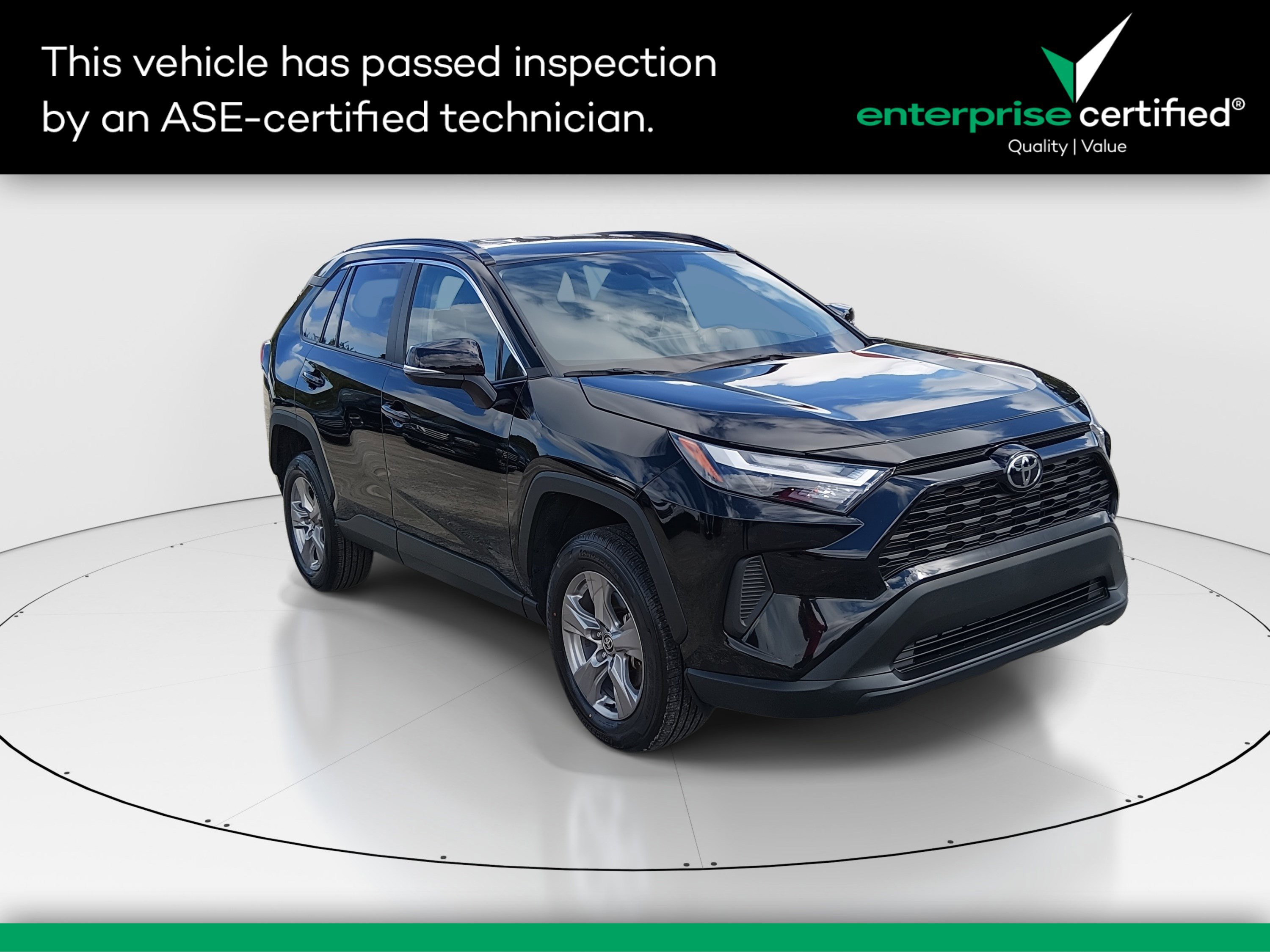 2025 Toyota RAV4 XLE's photo