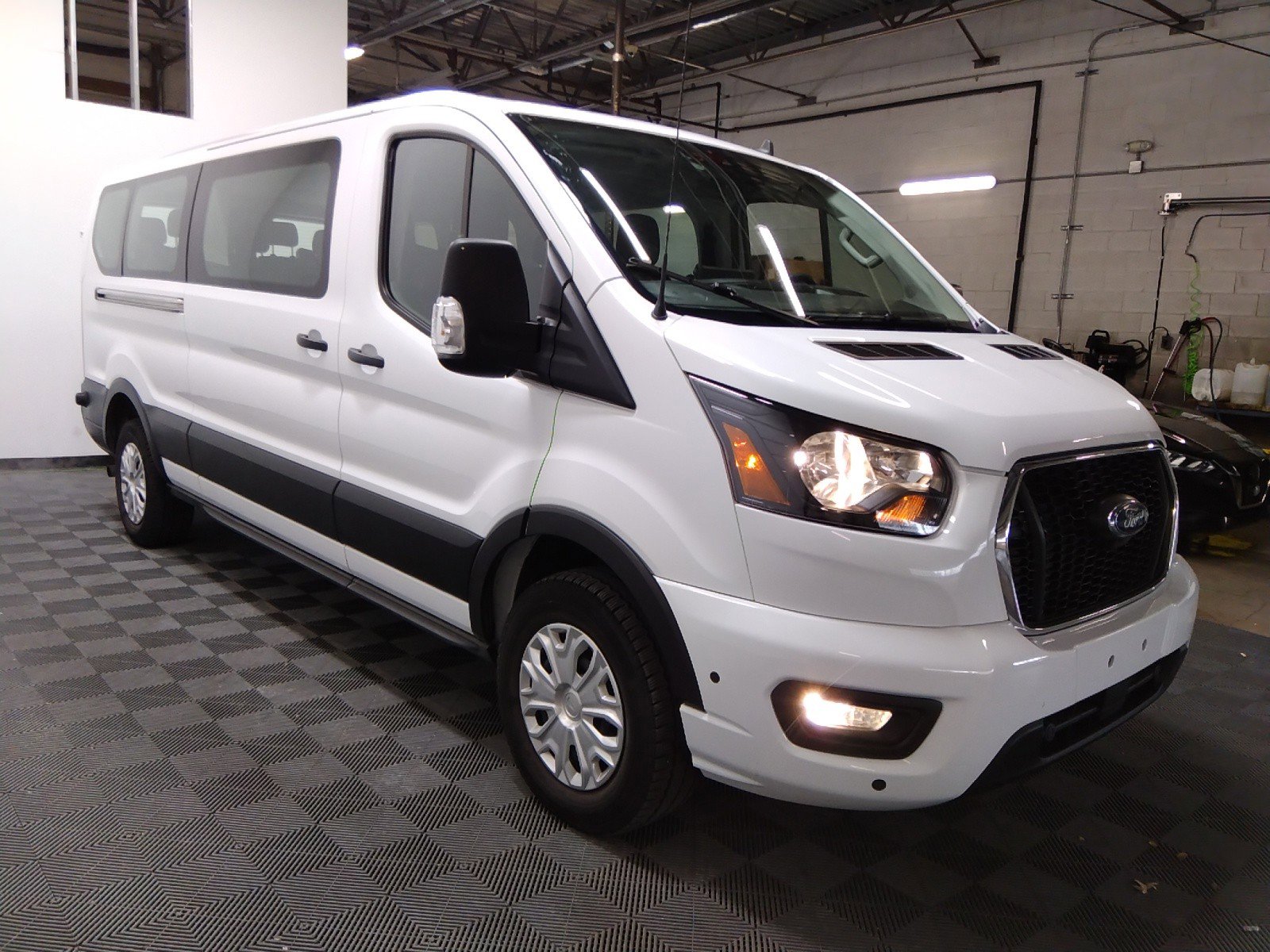 2024 Ford Transit Passenger Wagon XLT T-350 148