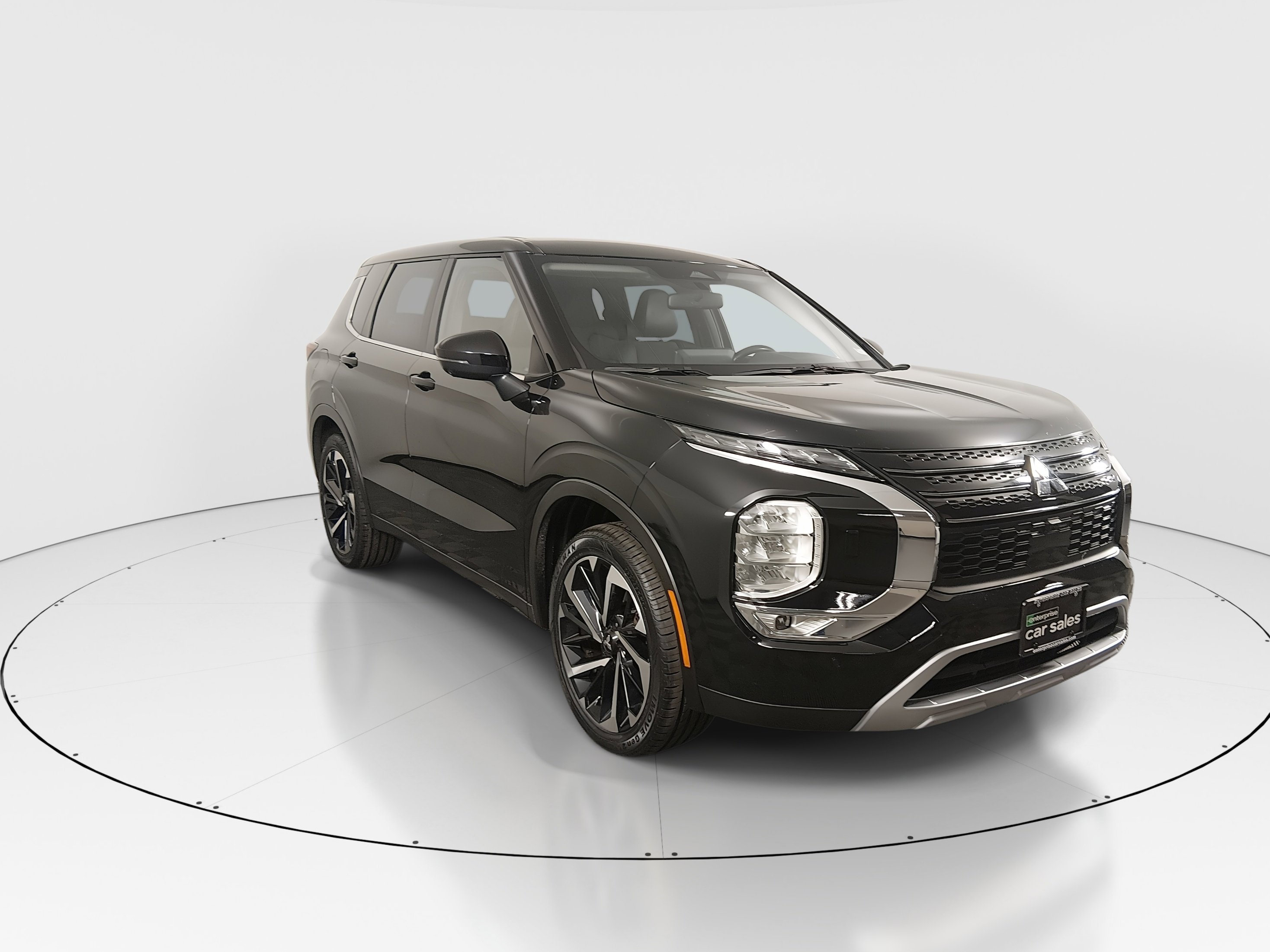 2024 Mitsubishi Outlander SE's photo