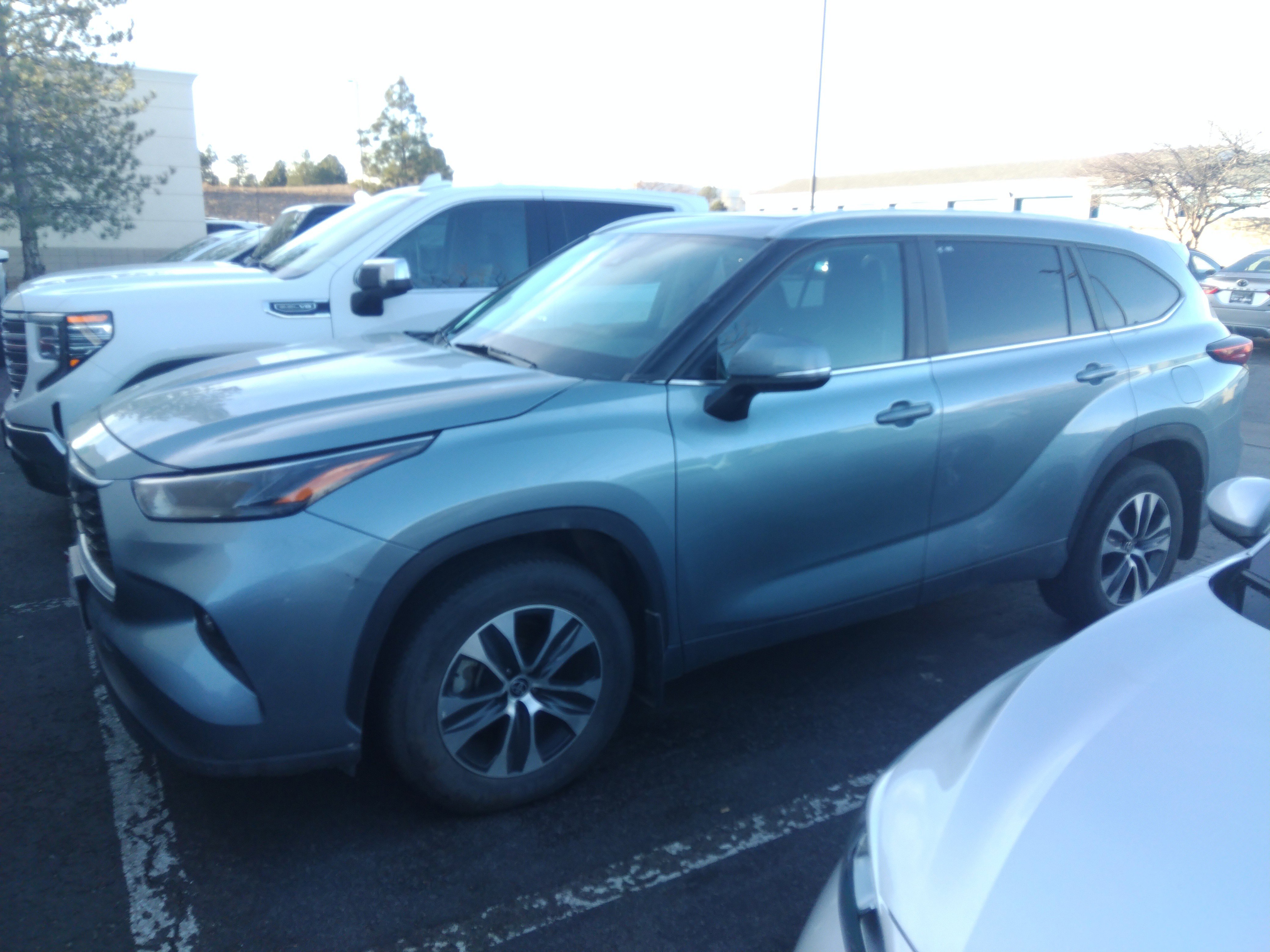 2023 Toyota Highlander XLE's photo