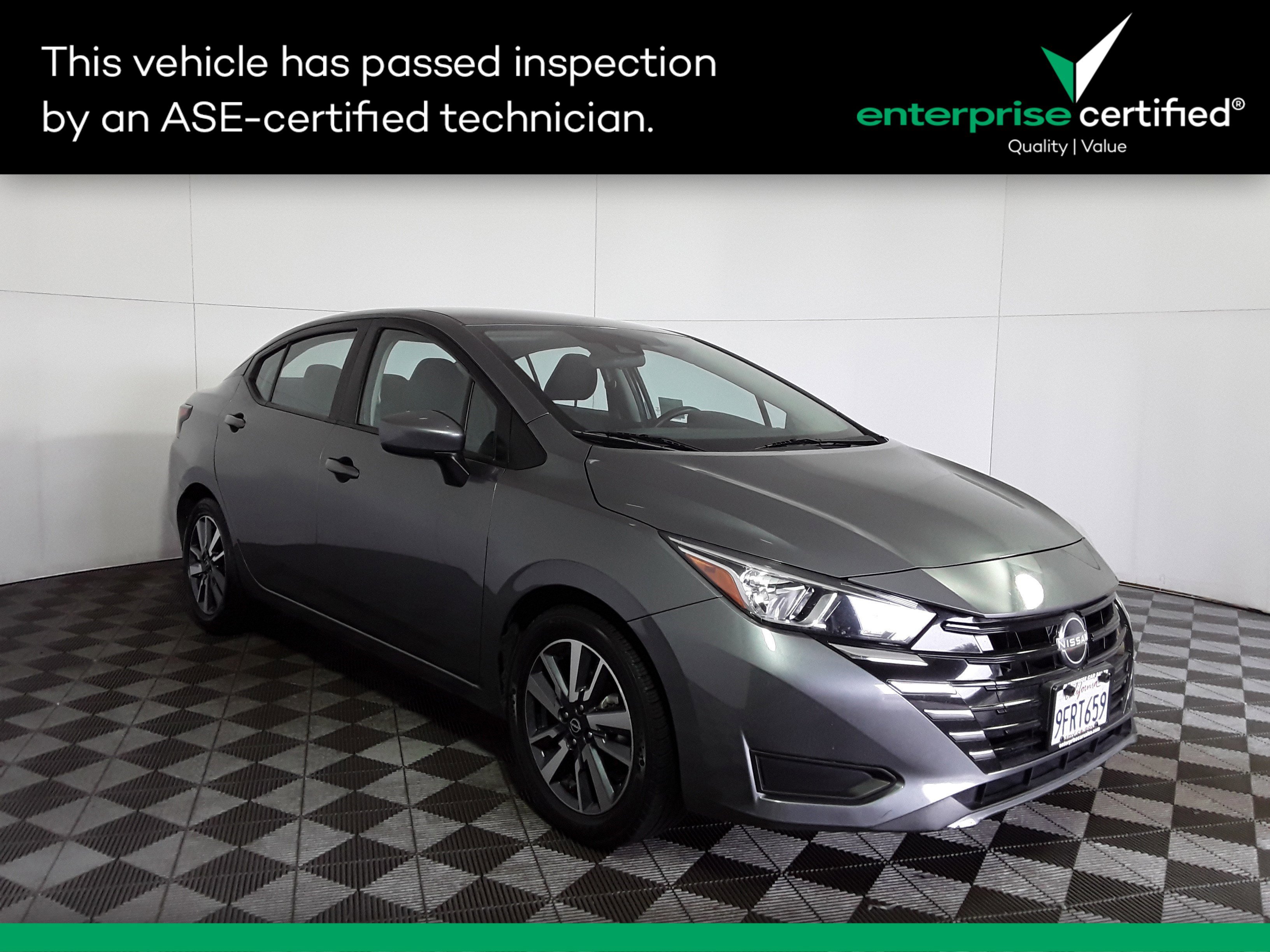 2023 Nissan Versa Sedan SV's photo