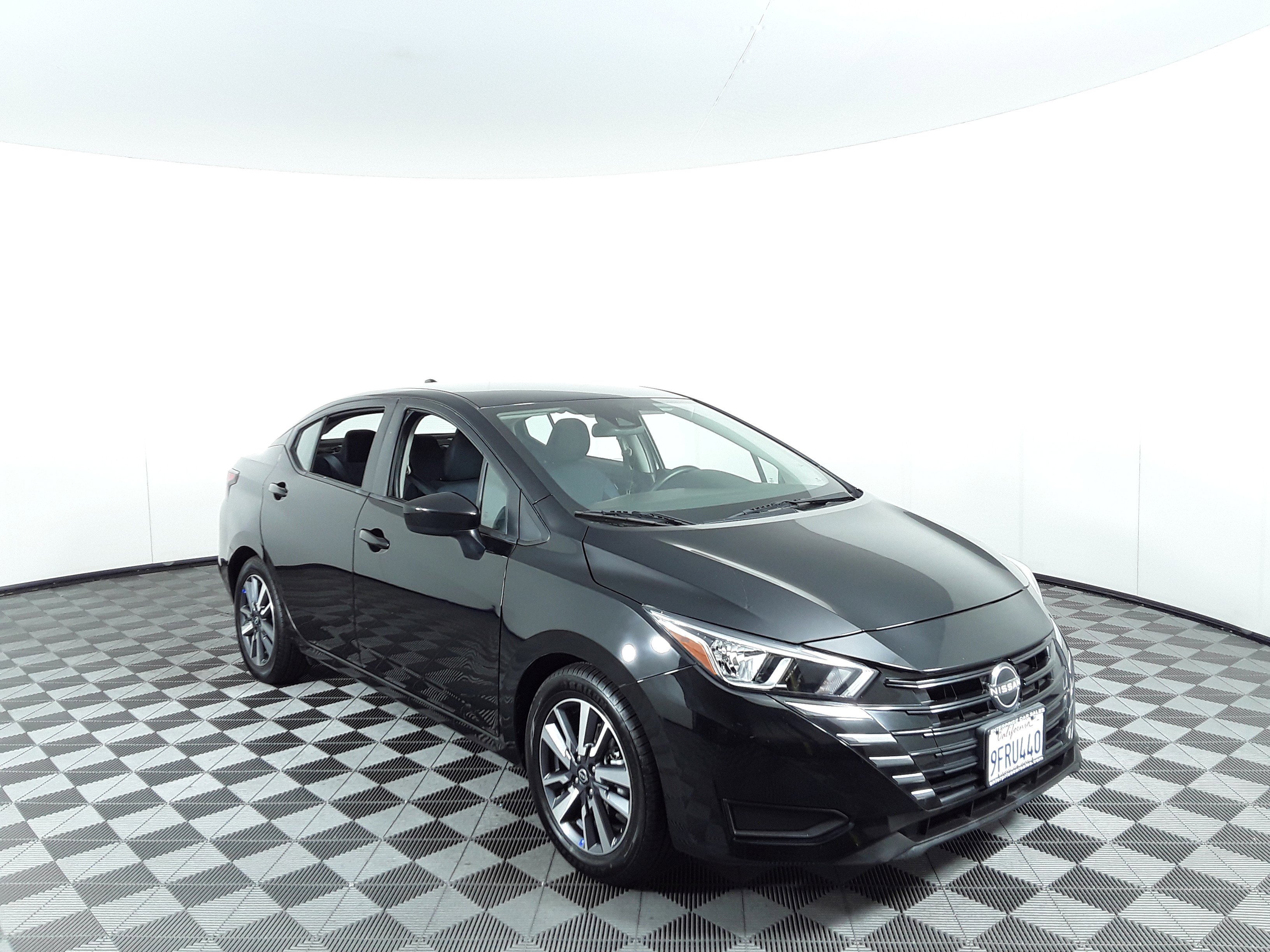 2023 Nissan Versa SV CVT