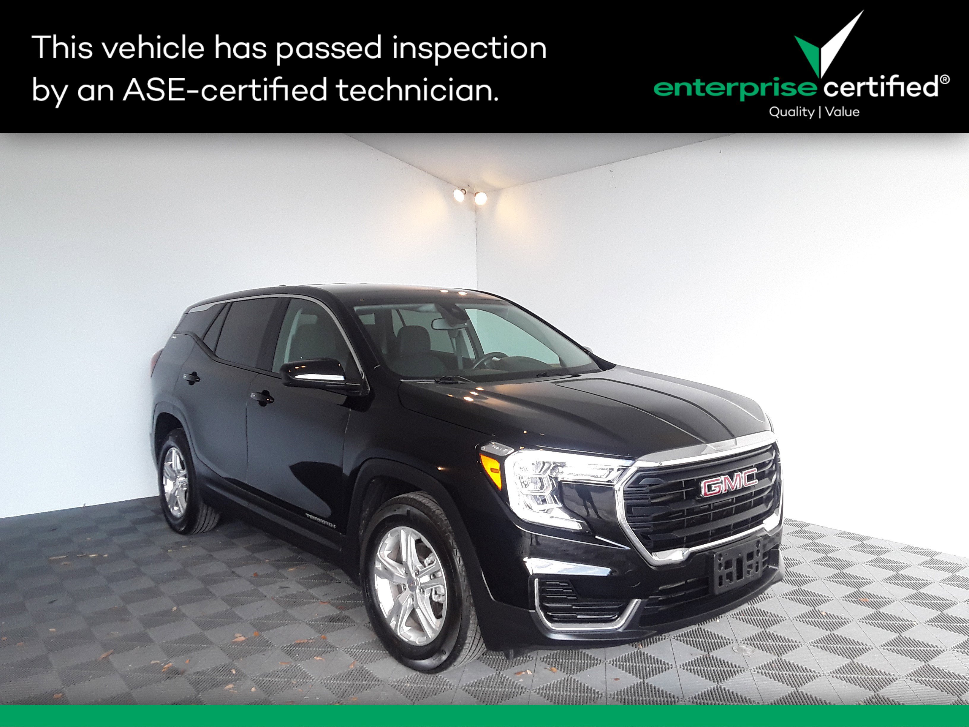 2024 GMC Terrain SLE's photo