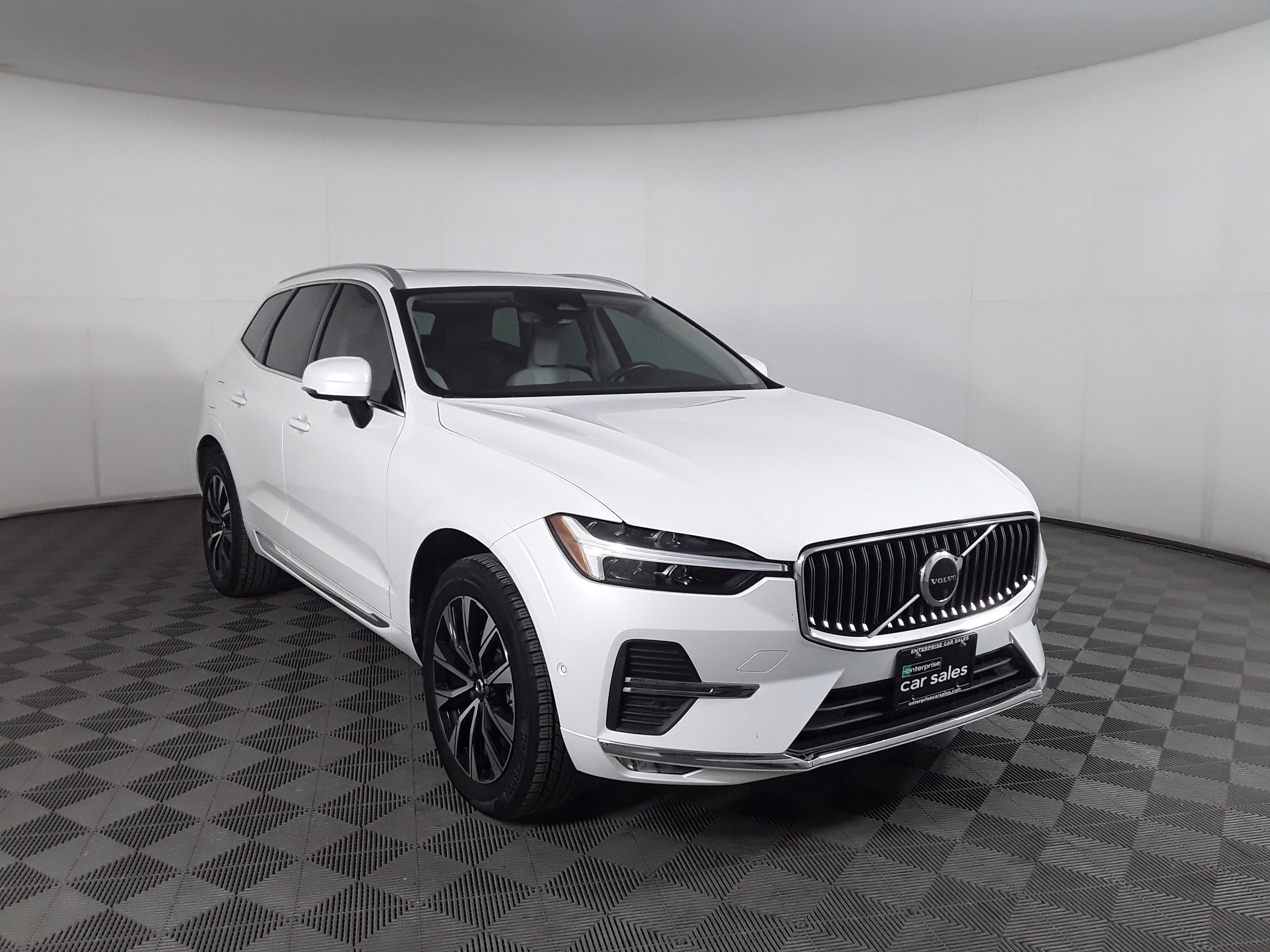 2023 Volvo XC60 B5 AWD Plus Bright Theme