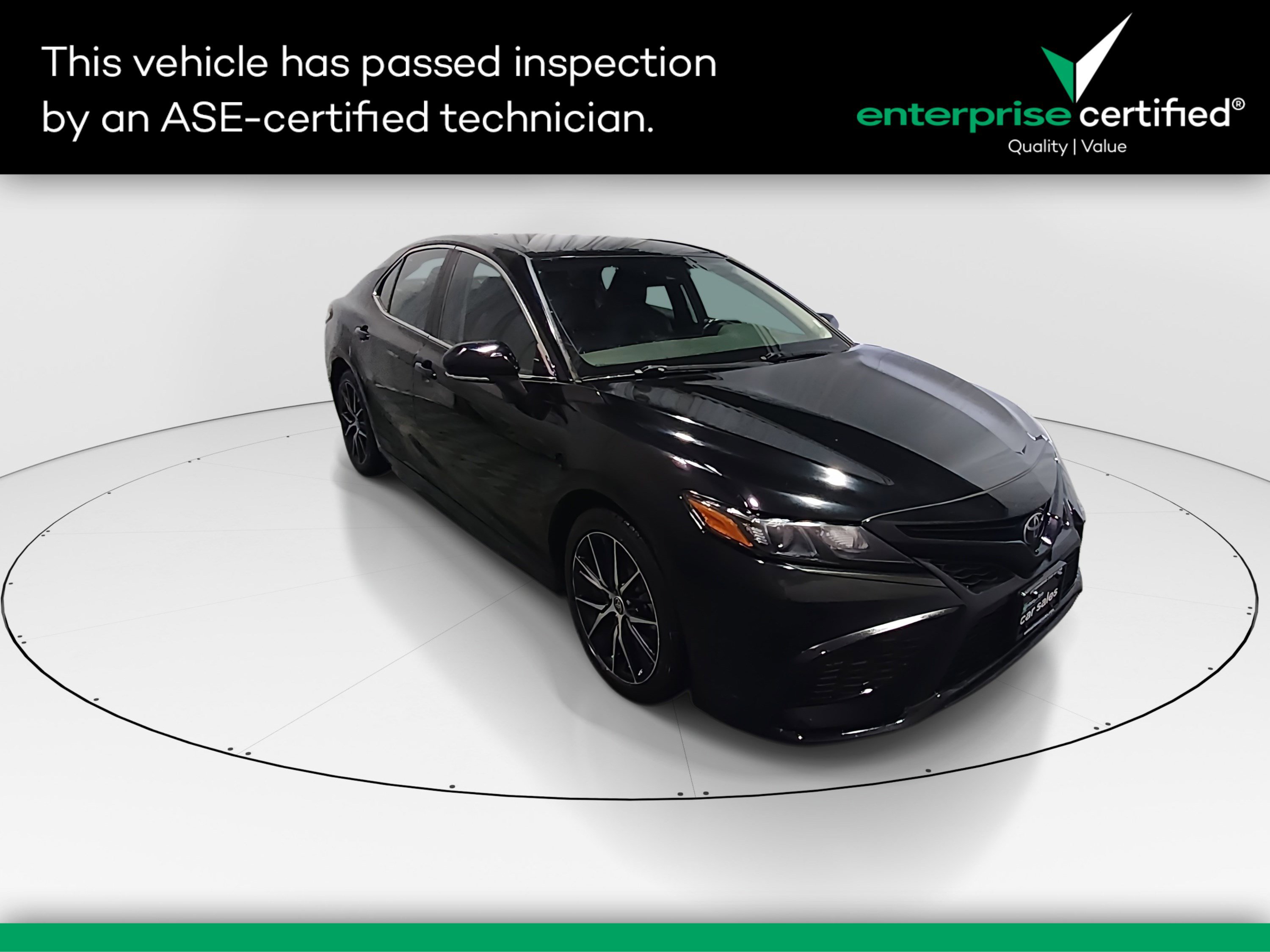 2022 Toyota Camry SE's photo