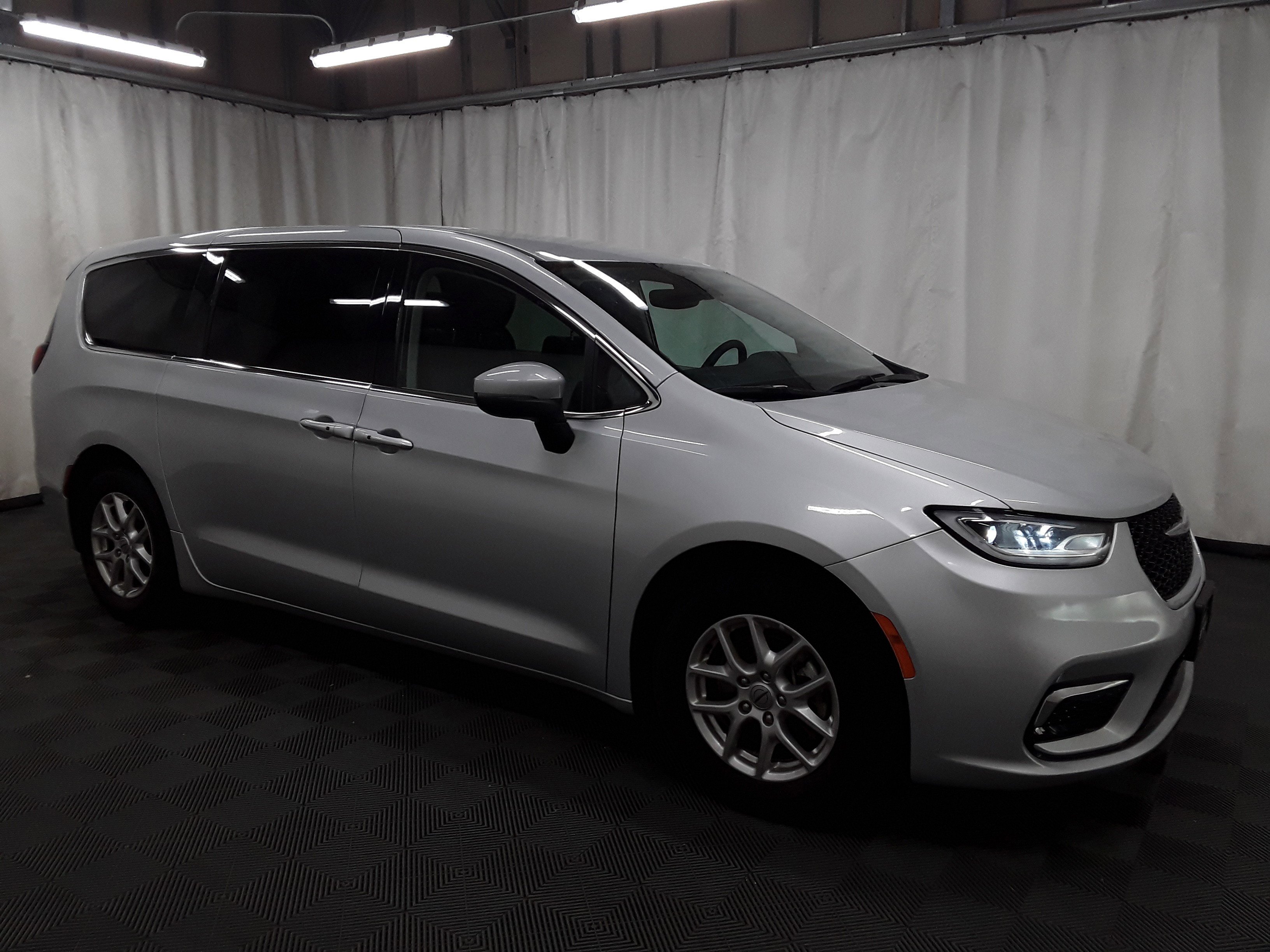 2023 Chrysler Pacifica Touring L FWD