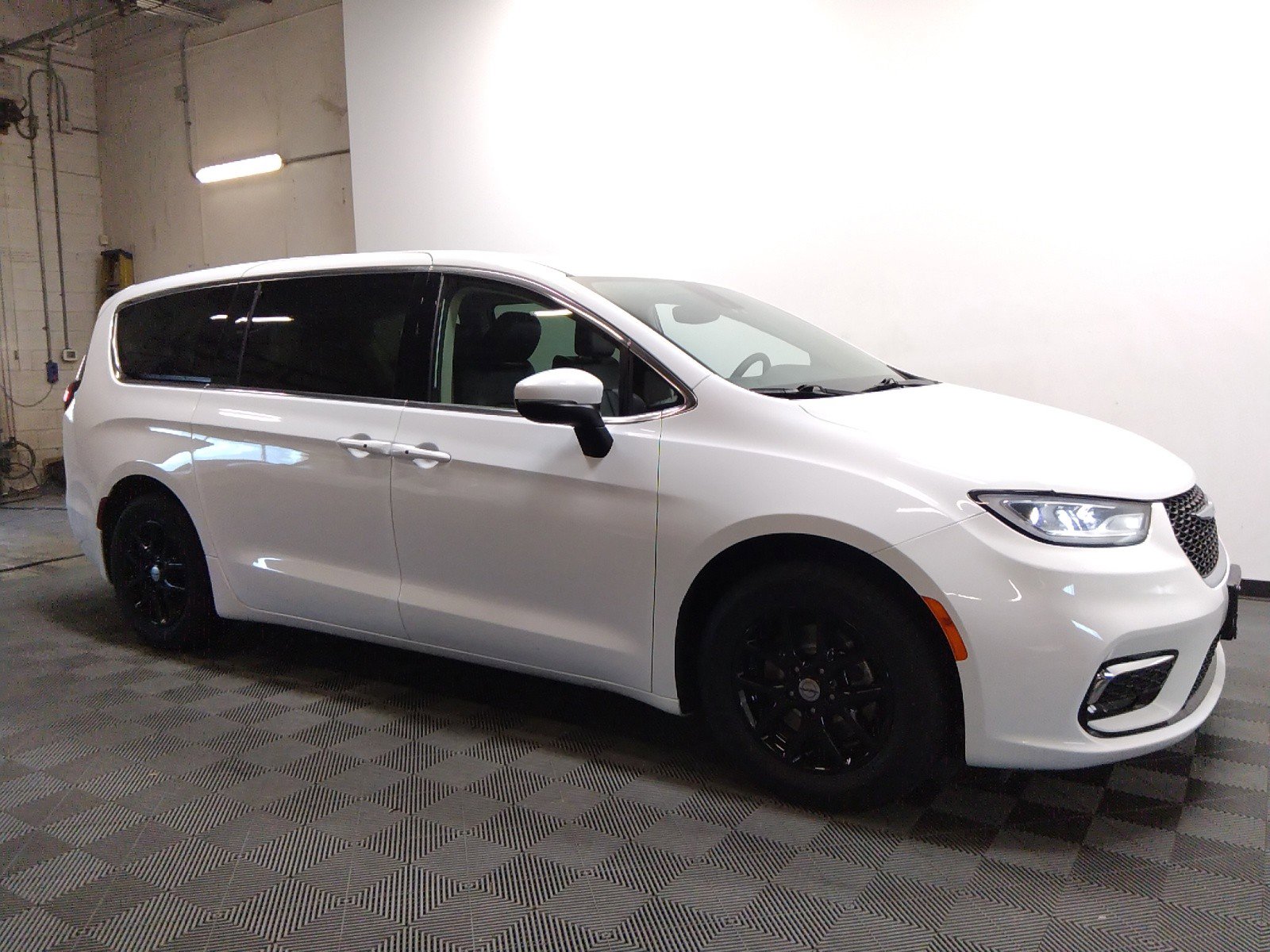 2023 Chrysler Pacifica Touring L FWD