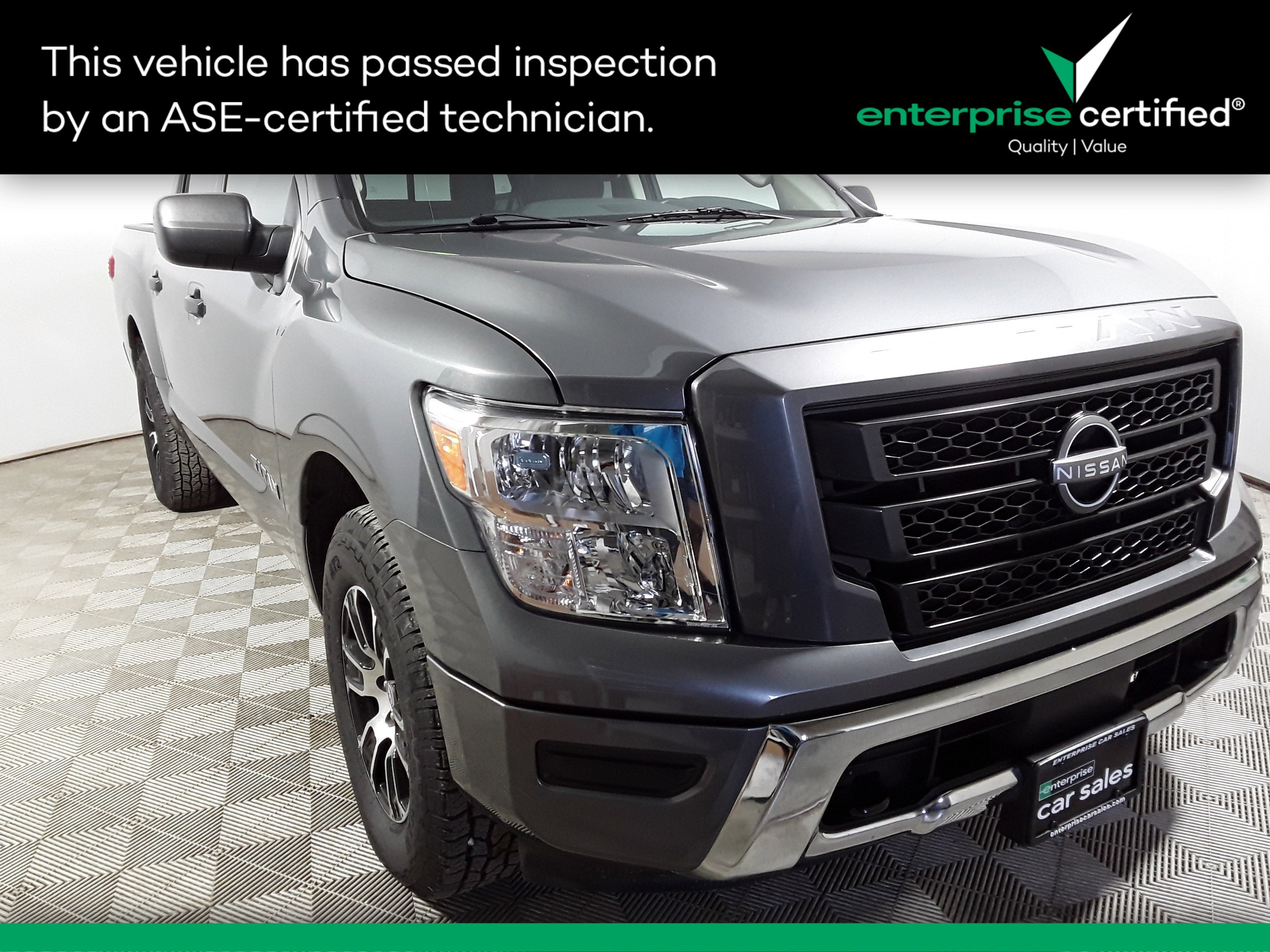 Used 2023 Nissan Titan 4x4 Crew Cab SV