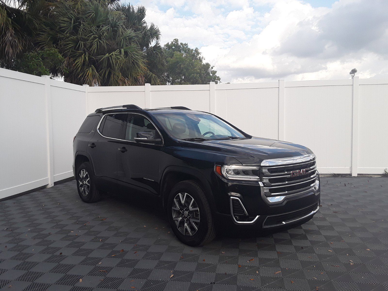 2023 GMC Acadia FWD 4dr SLT