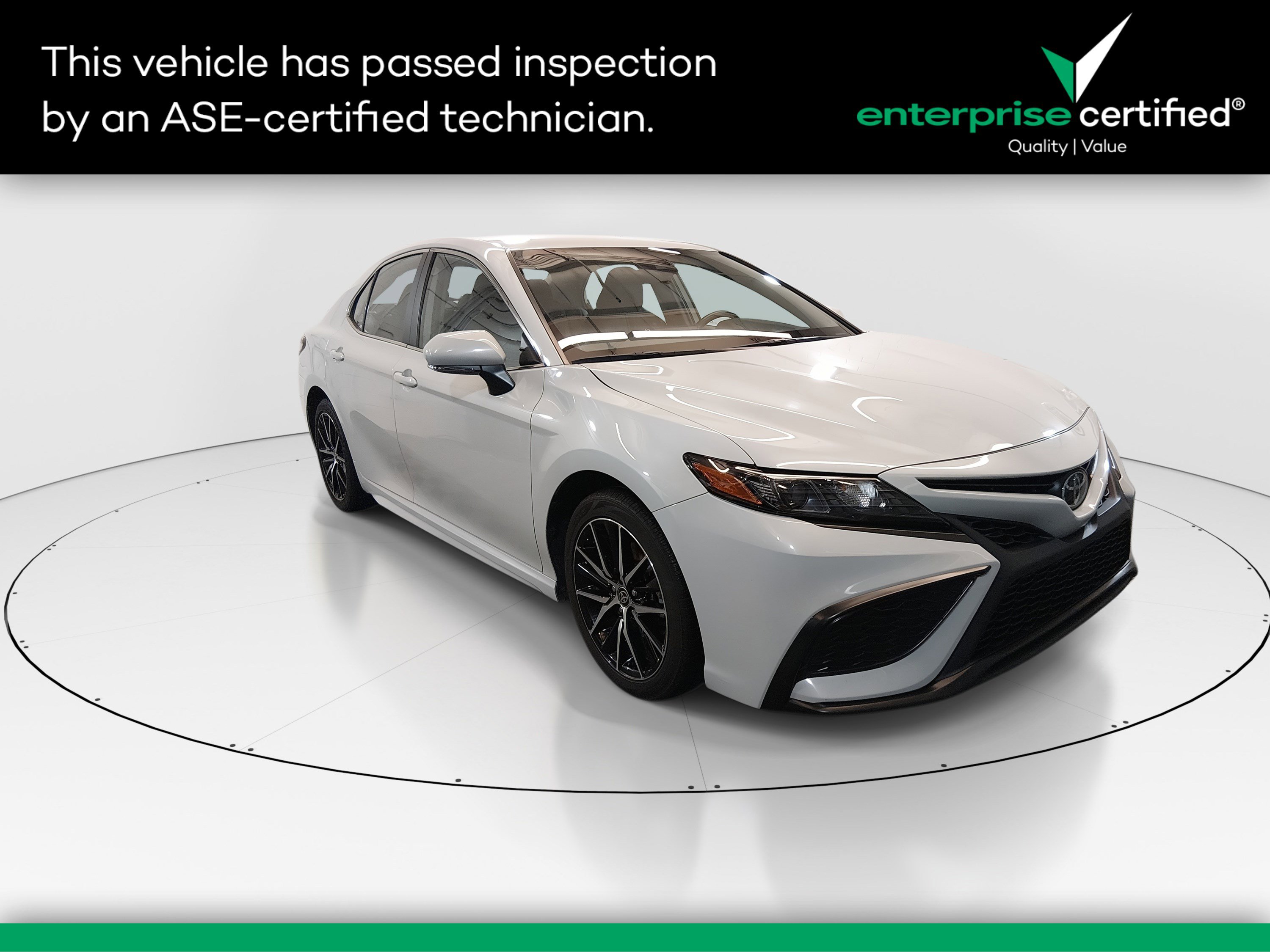 2024 Toyota Camry SE's photo