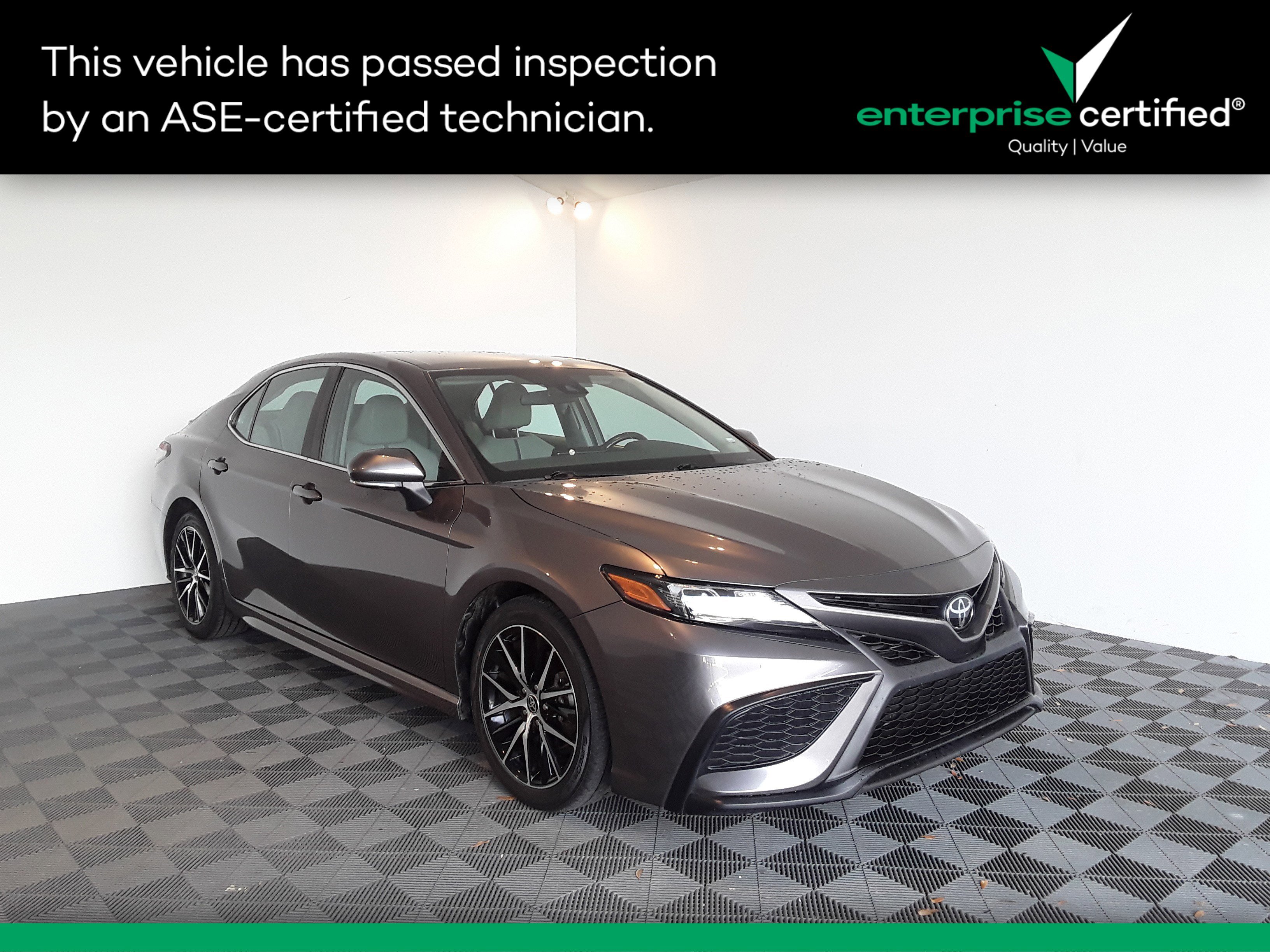 Used 2023 Toyota Camry SE Auto