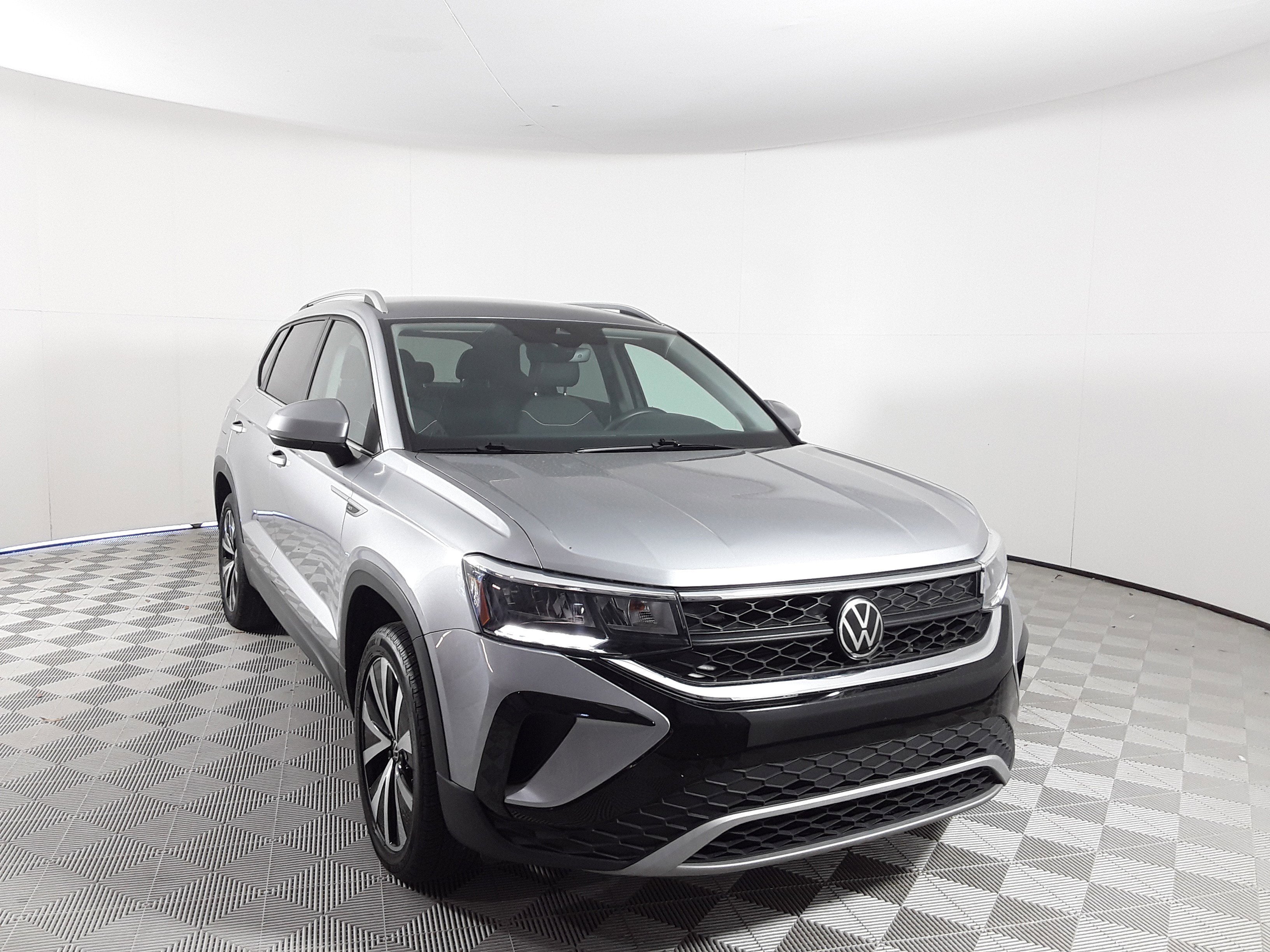 2024 Volkswagen Taos SE FWD