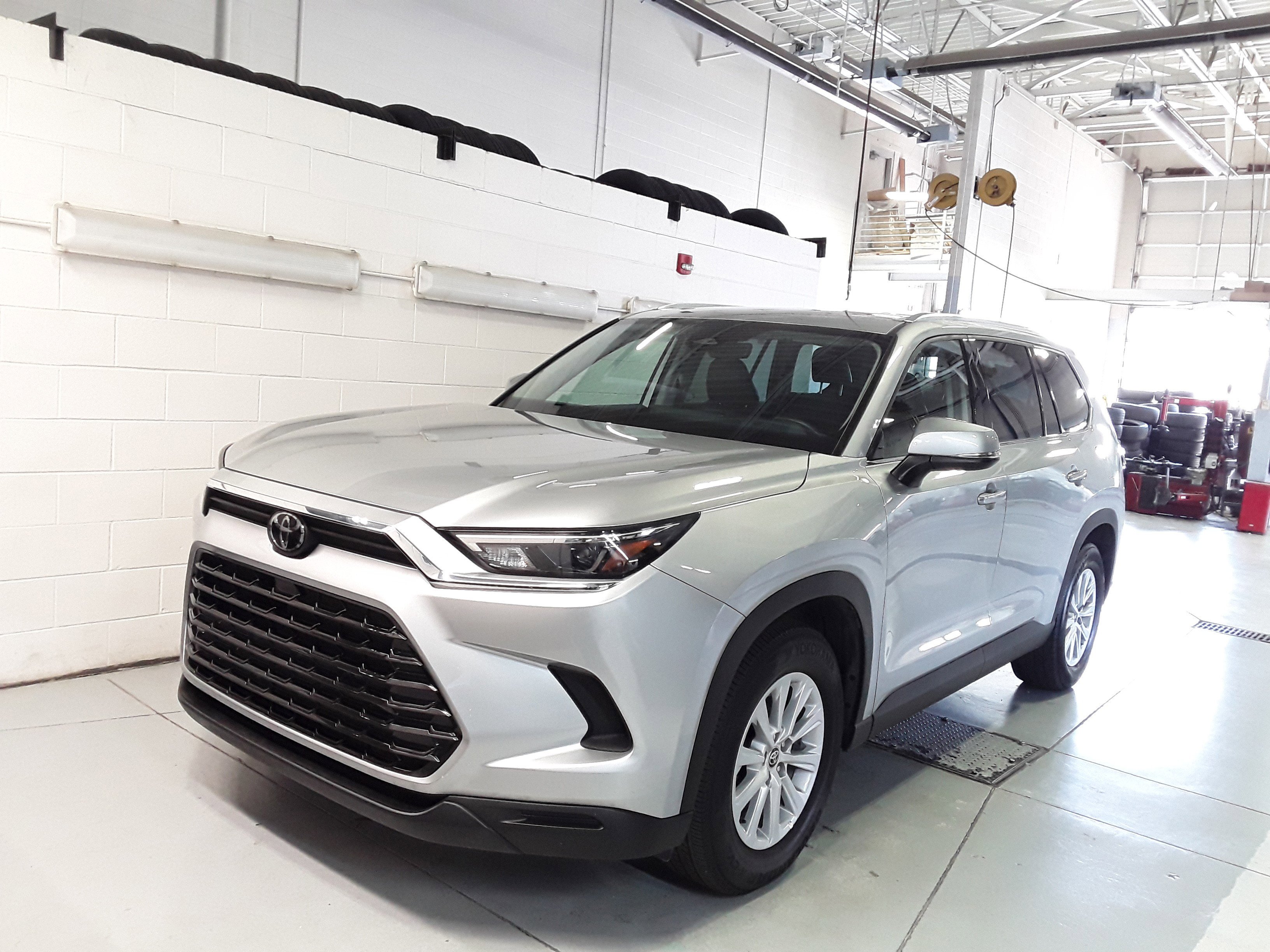 Image of Used 2024 Toyota Grand Highlander XLE AWD