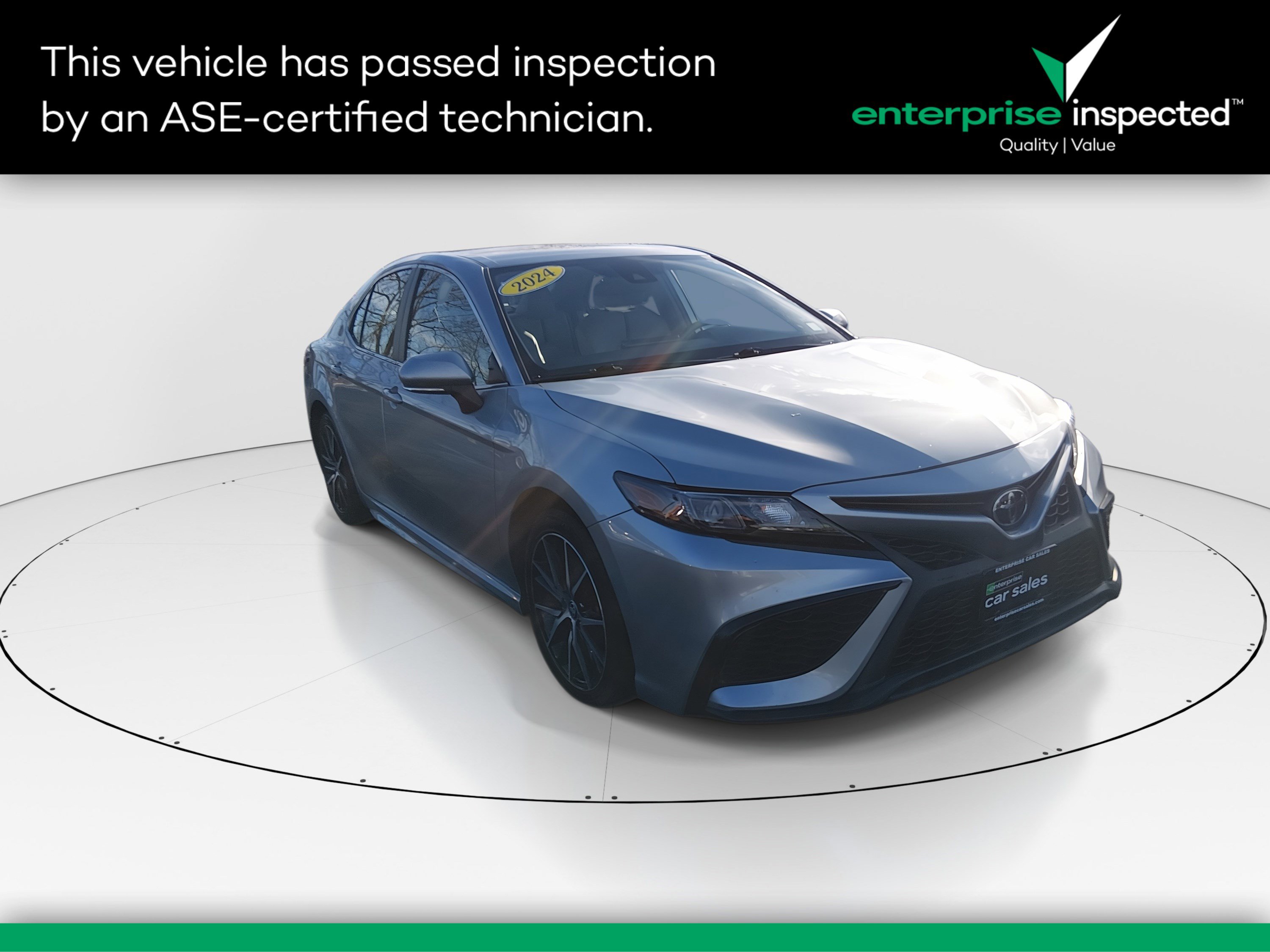 2024 Toyota Camry SE's photo