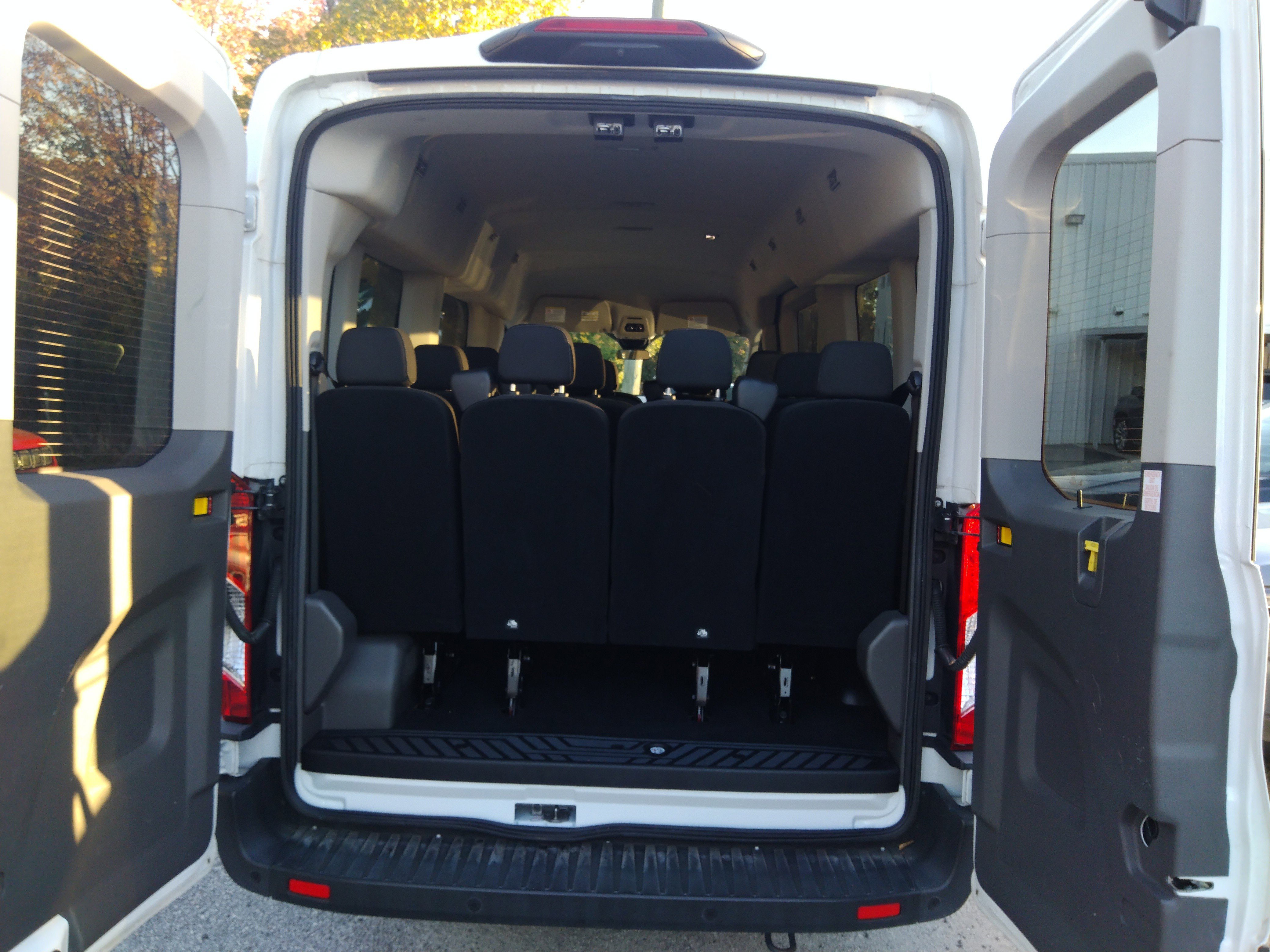 Image of Used 2022 Ford Transit Passenger Wagon T-350 148" Med Roof XLT RWD