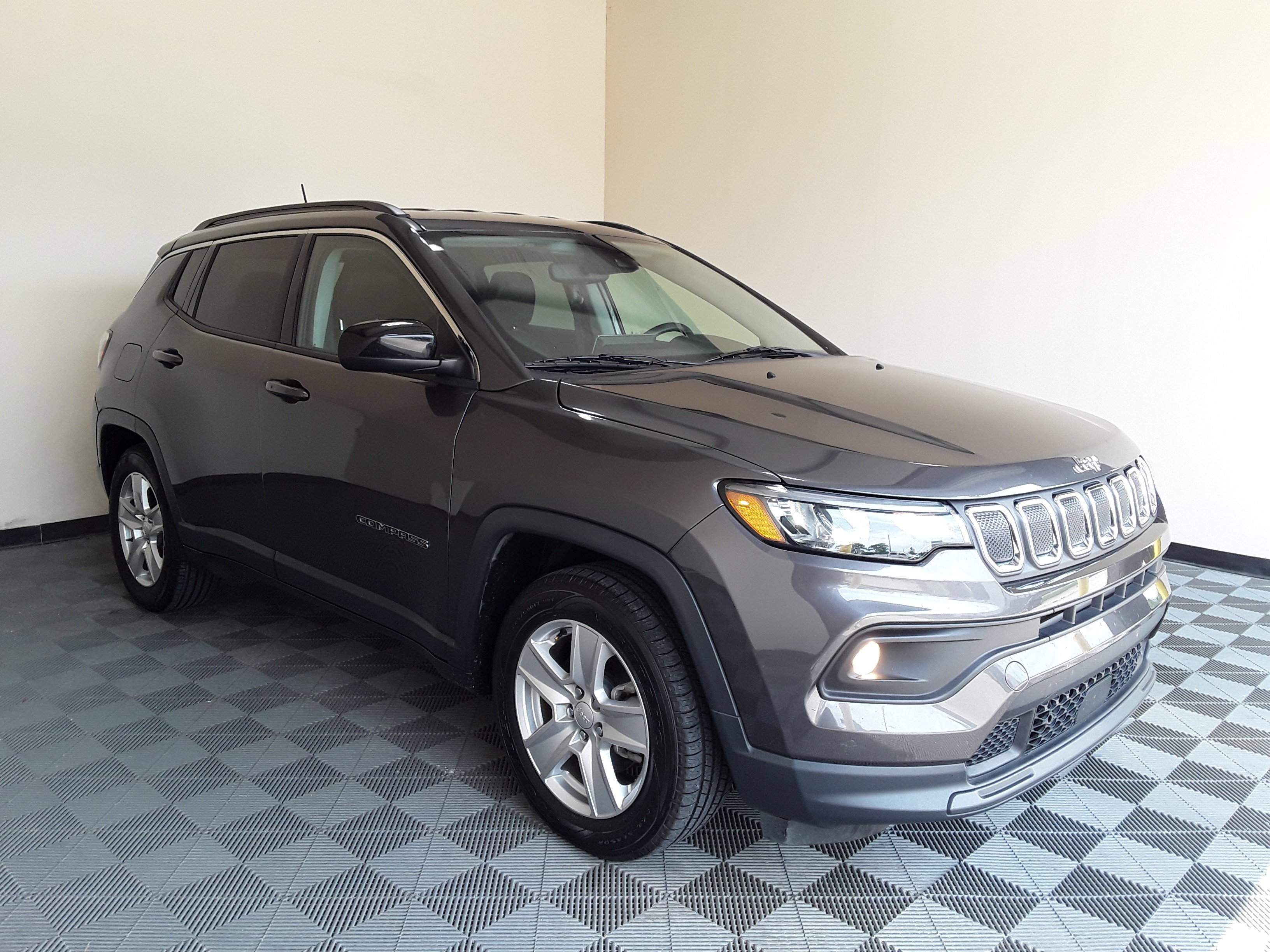 Used 2022 Jeep Compass Latitude FWD