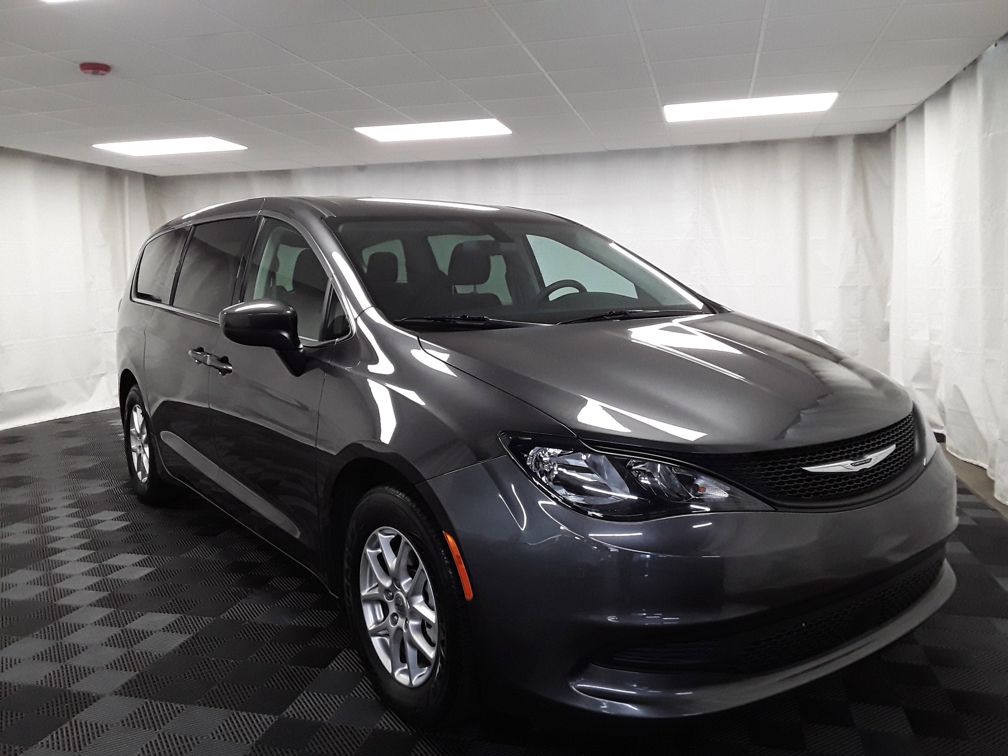 2022 Chrysler Voyager LX FWD