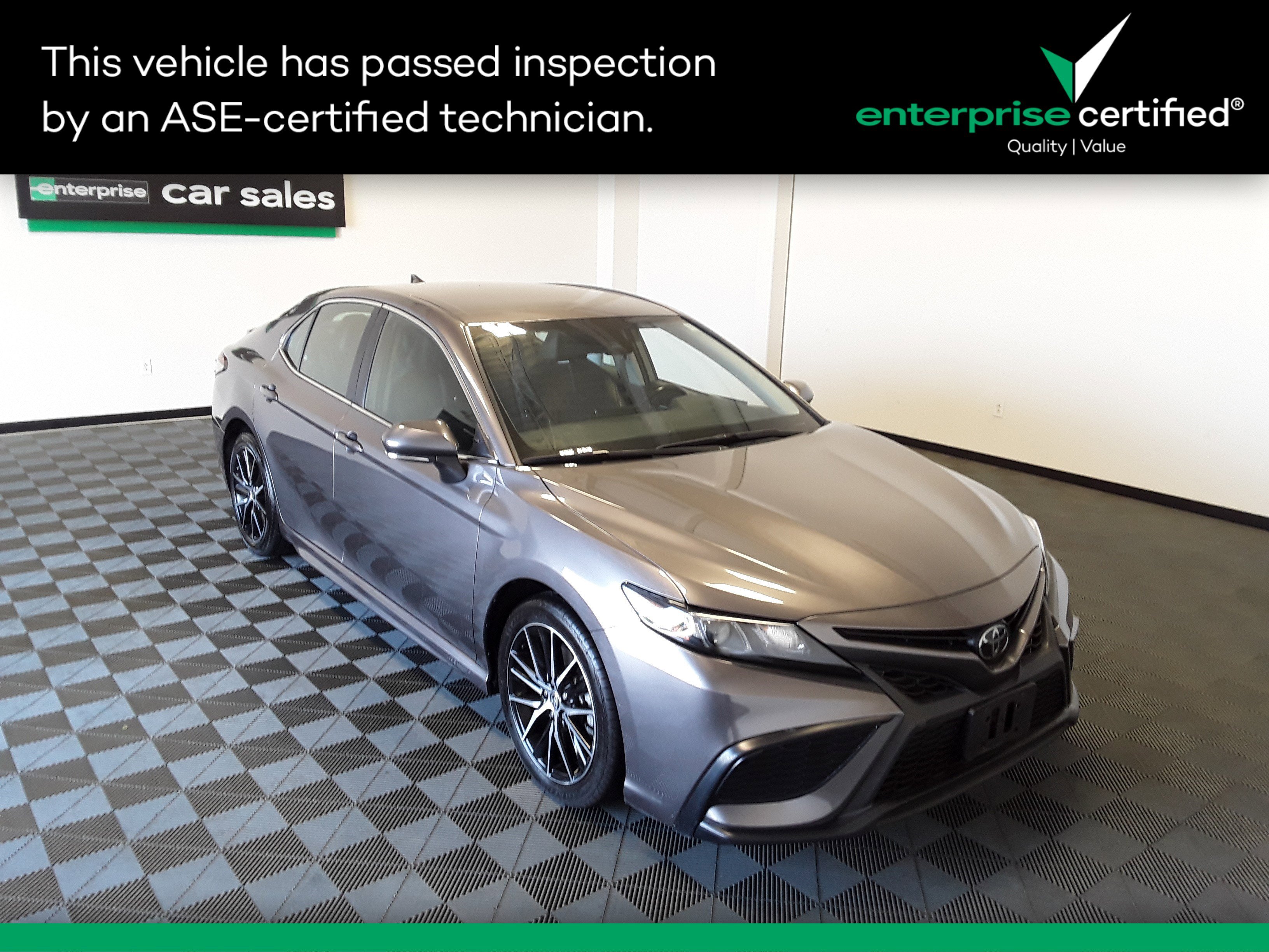 2022 Toyota Camry SE Auto