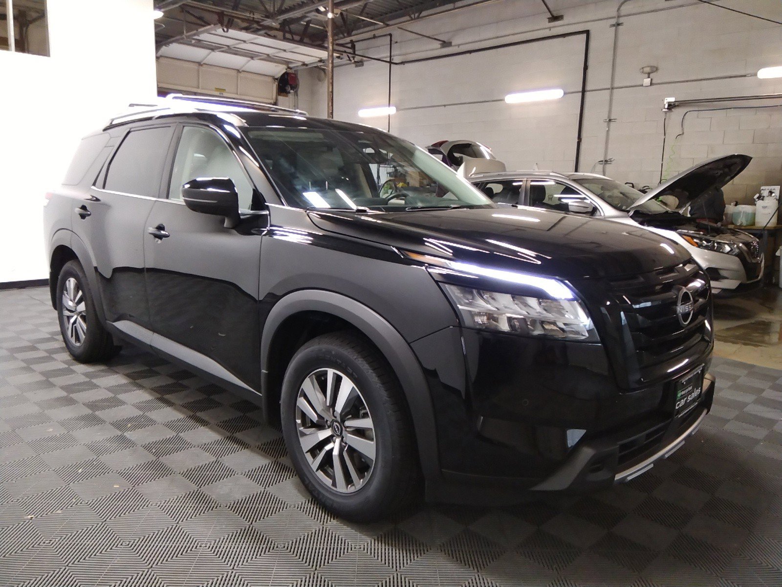 2023 Nissan Pathfinder SL 4WD