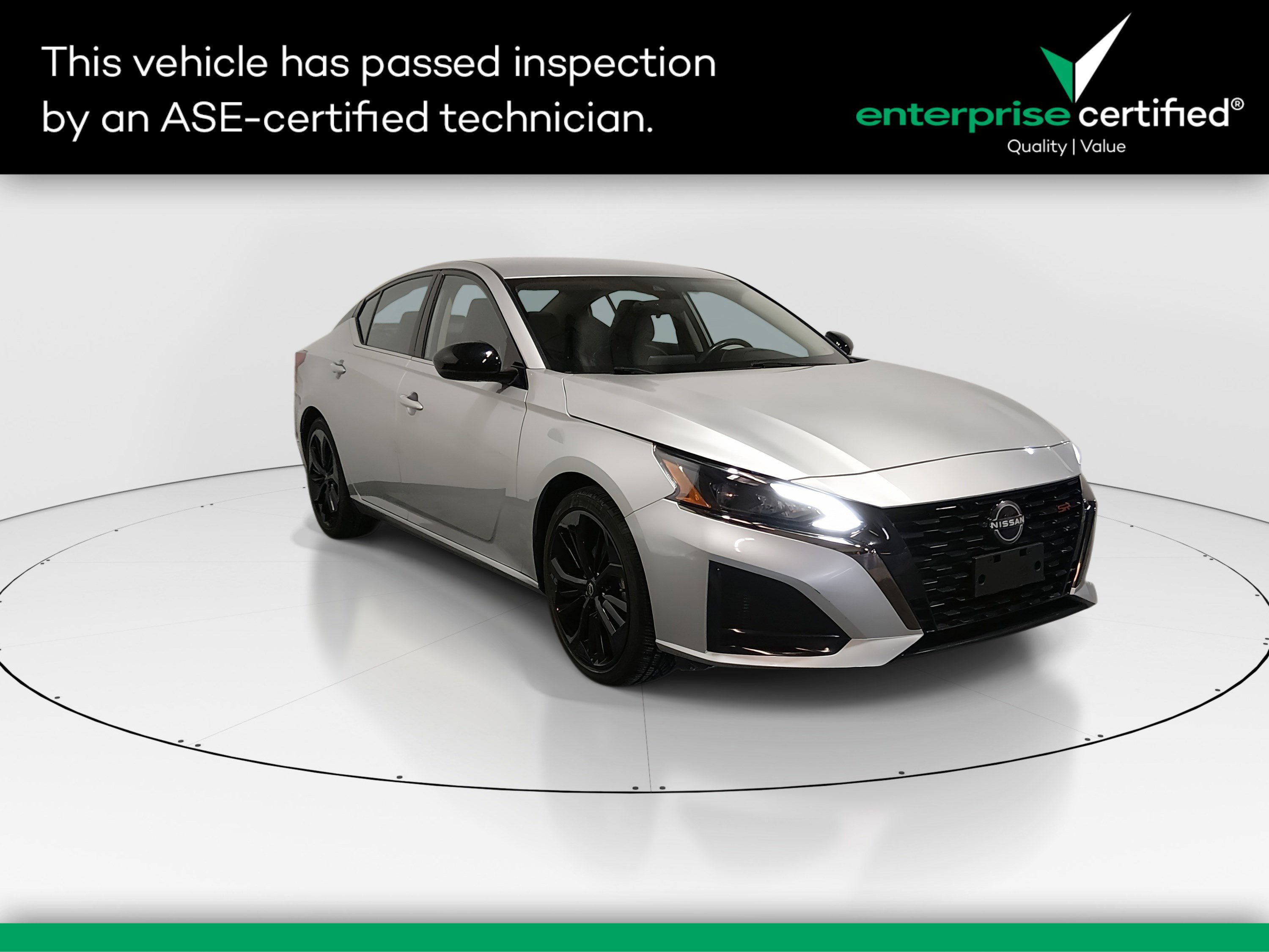 2023 Nissan Altima SR's photo