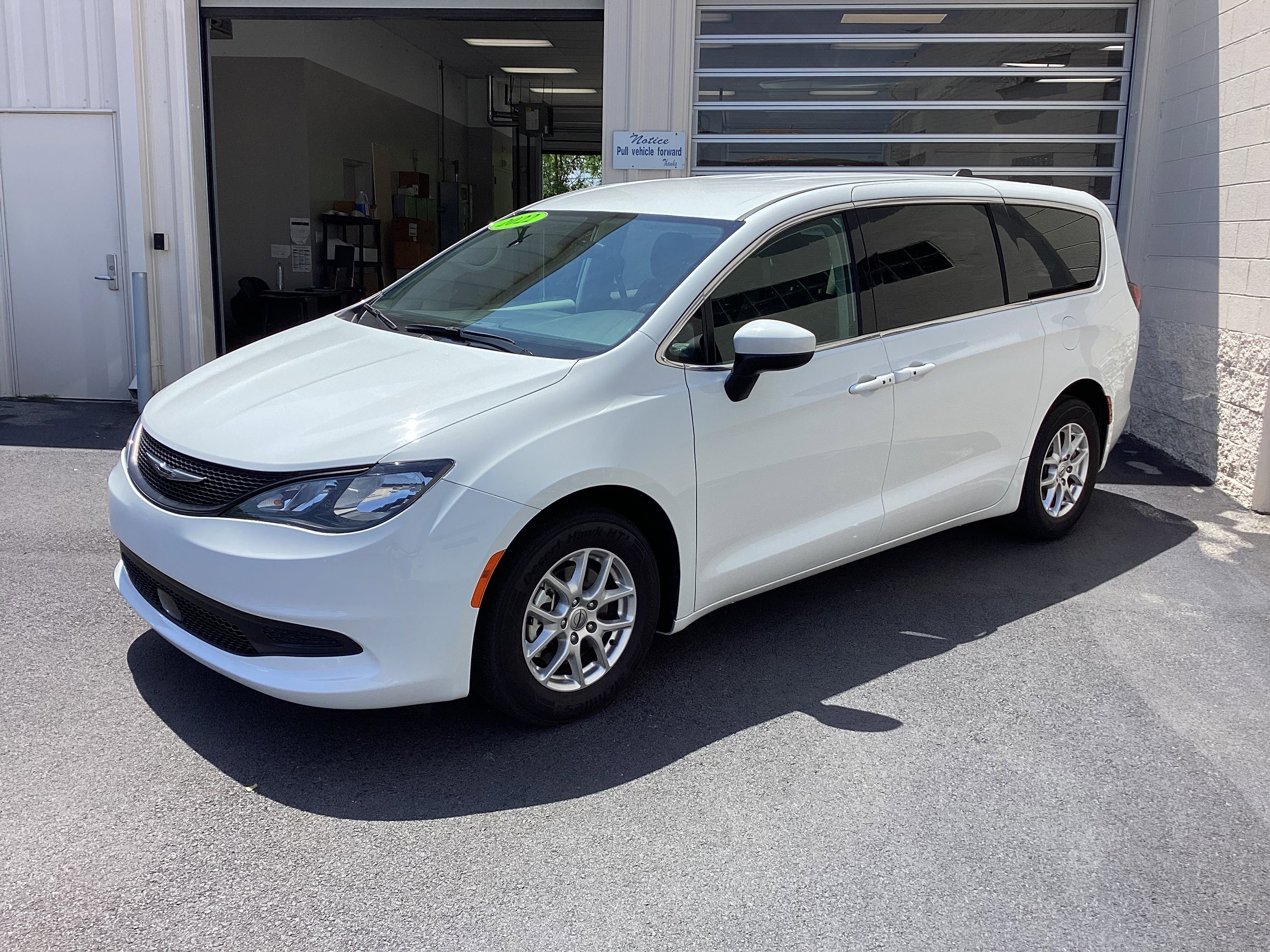 2022 Chrysler Voyager LX FWD
