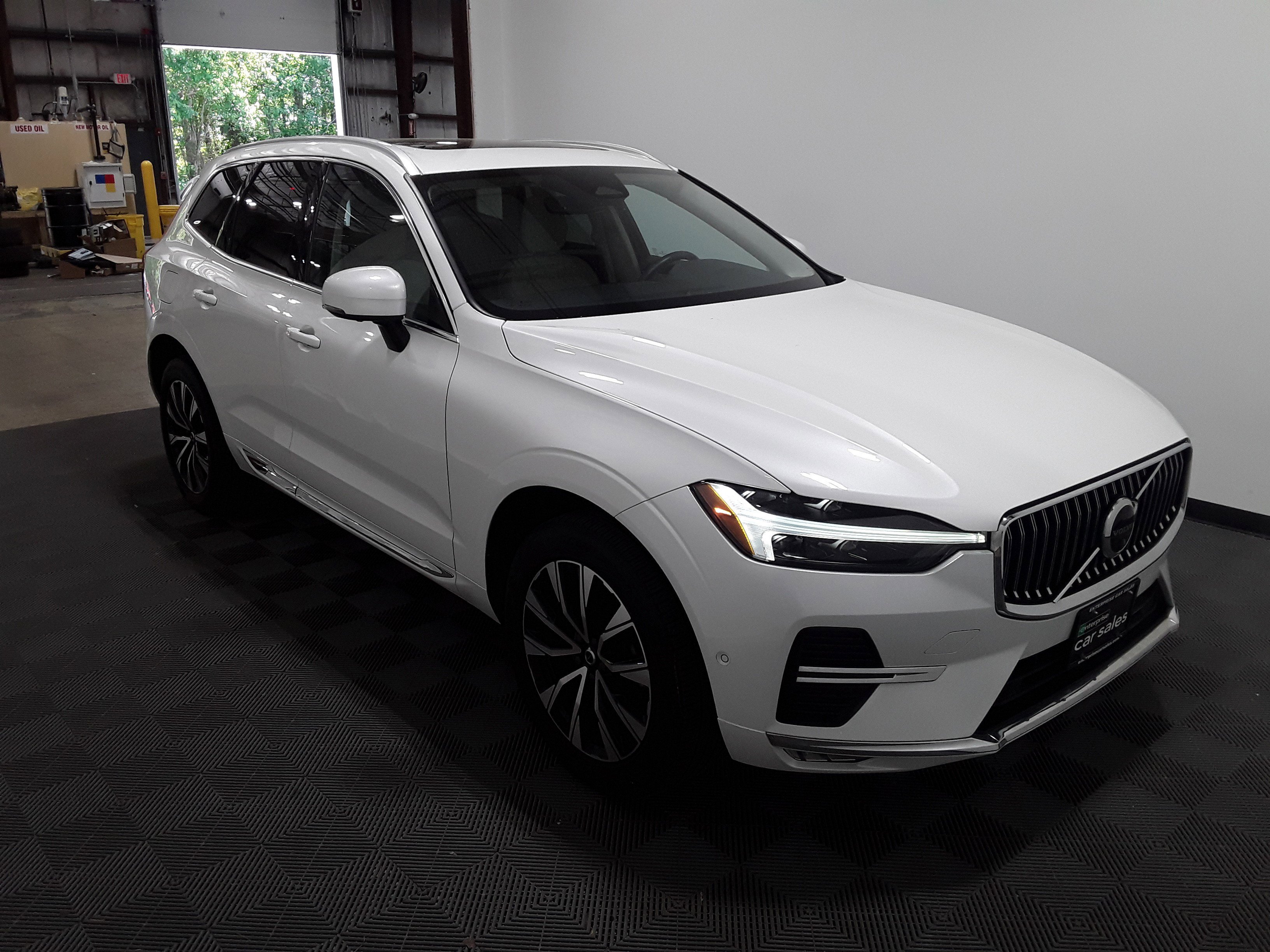 2023 Volvo XC60 B5 AWD Plus Bright Theme