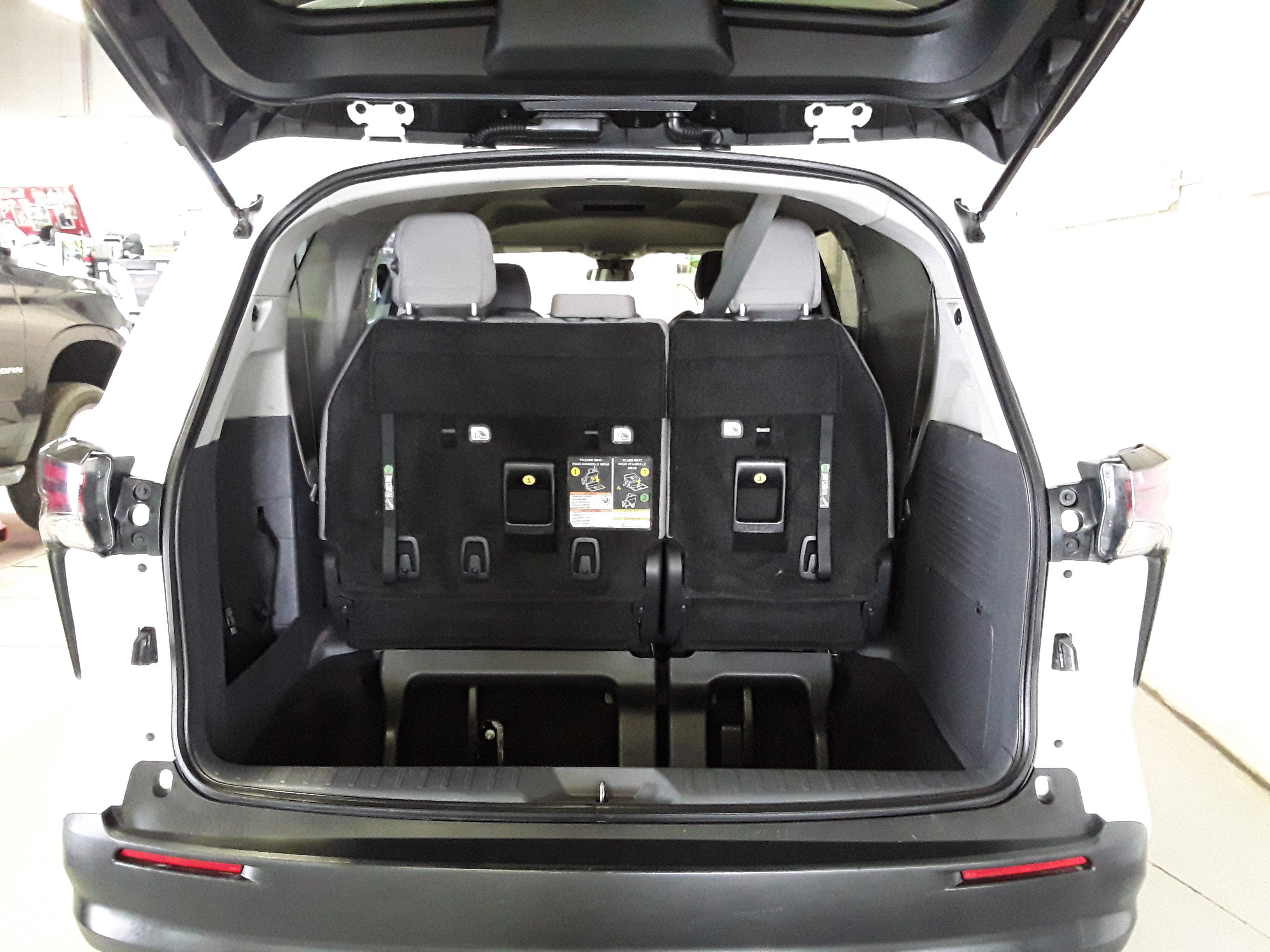 Image of Used 2023 Toyota Sienna LE FWD 8-Passenger