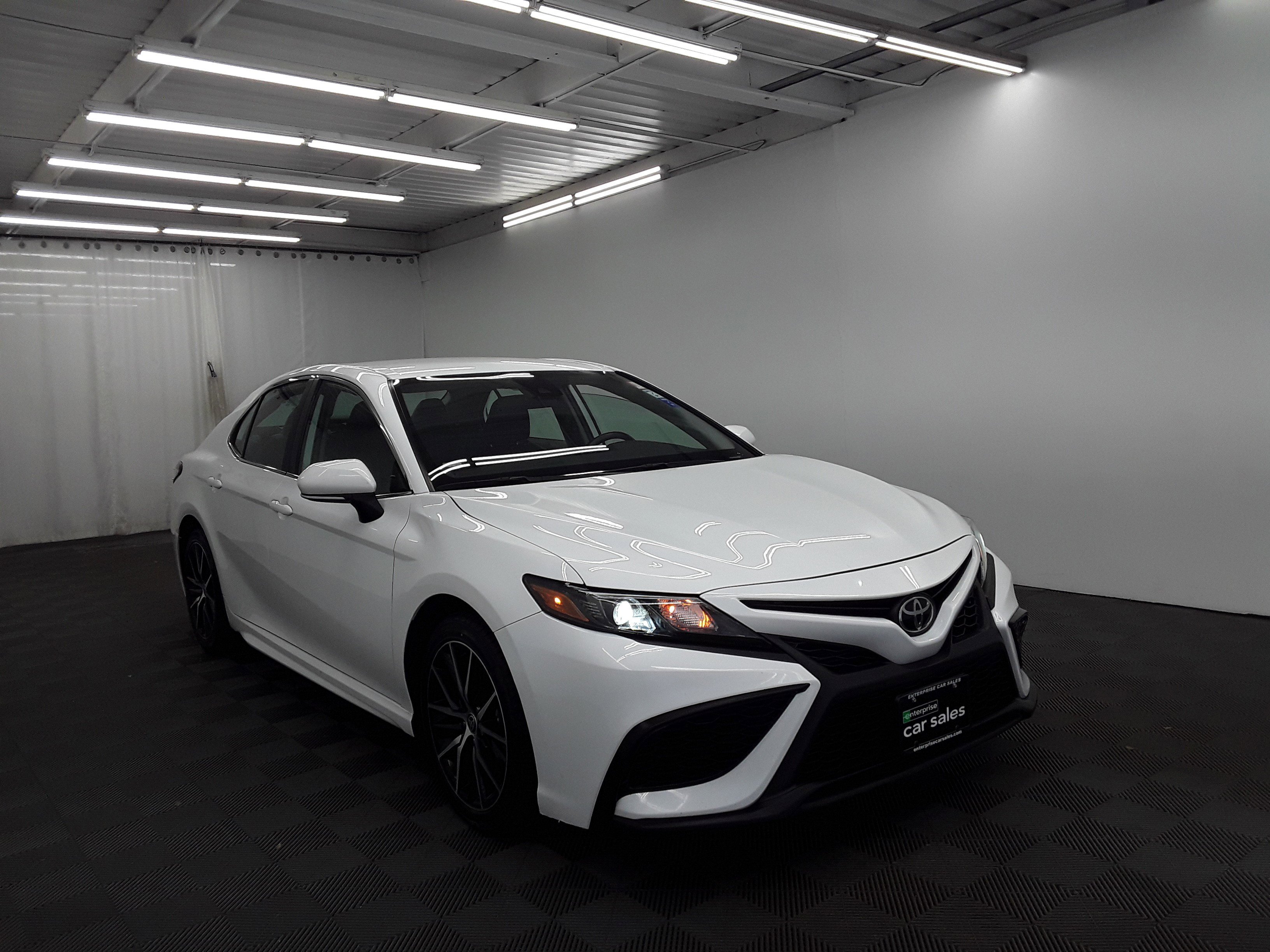 2023 Toyota Camry SE Auto
