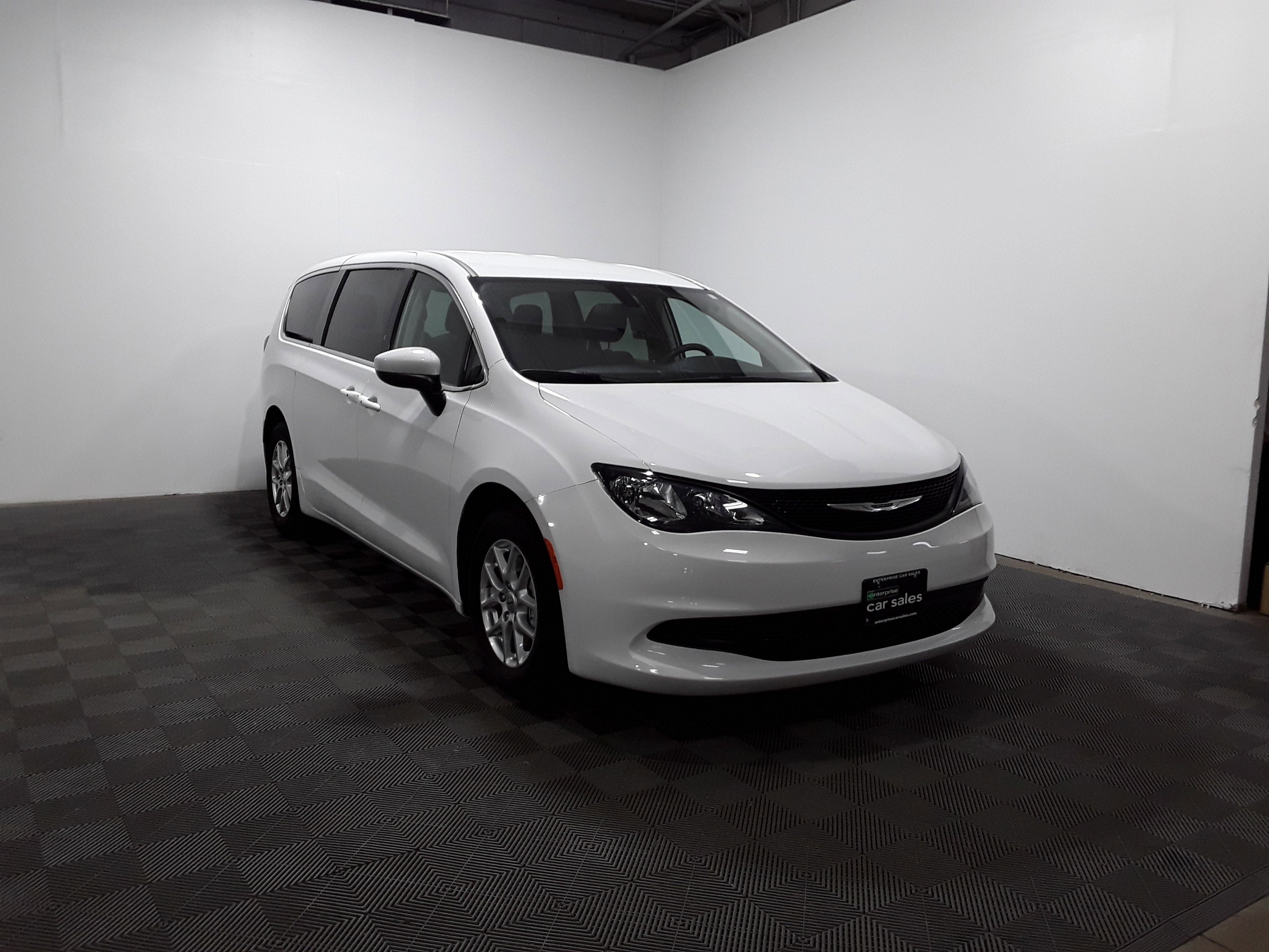 2022 Chrysler Voyager LX FWD