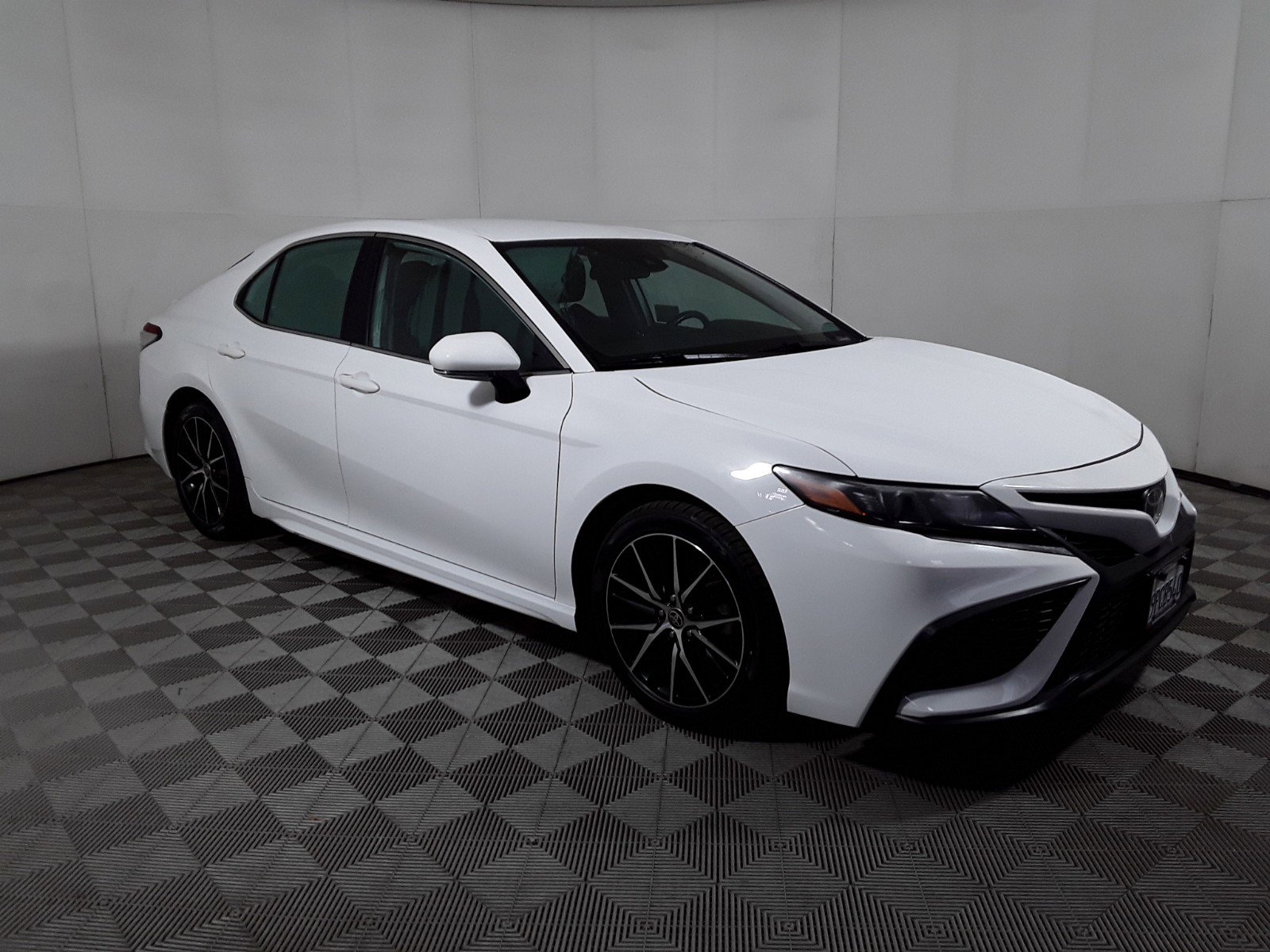 2022 Toyota Camry SE Auto