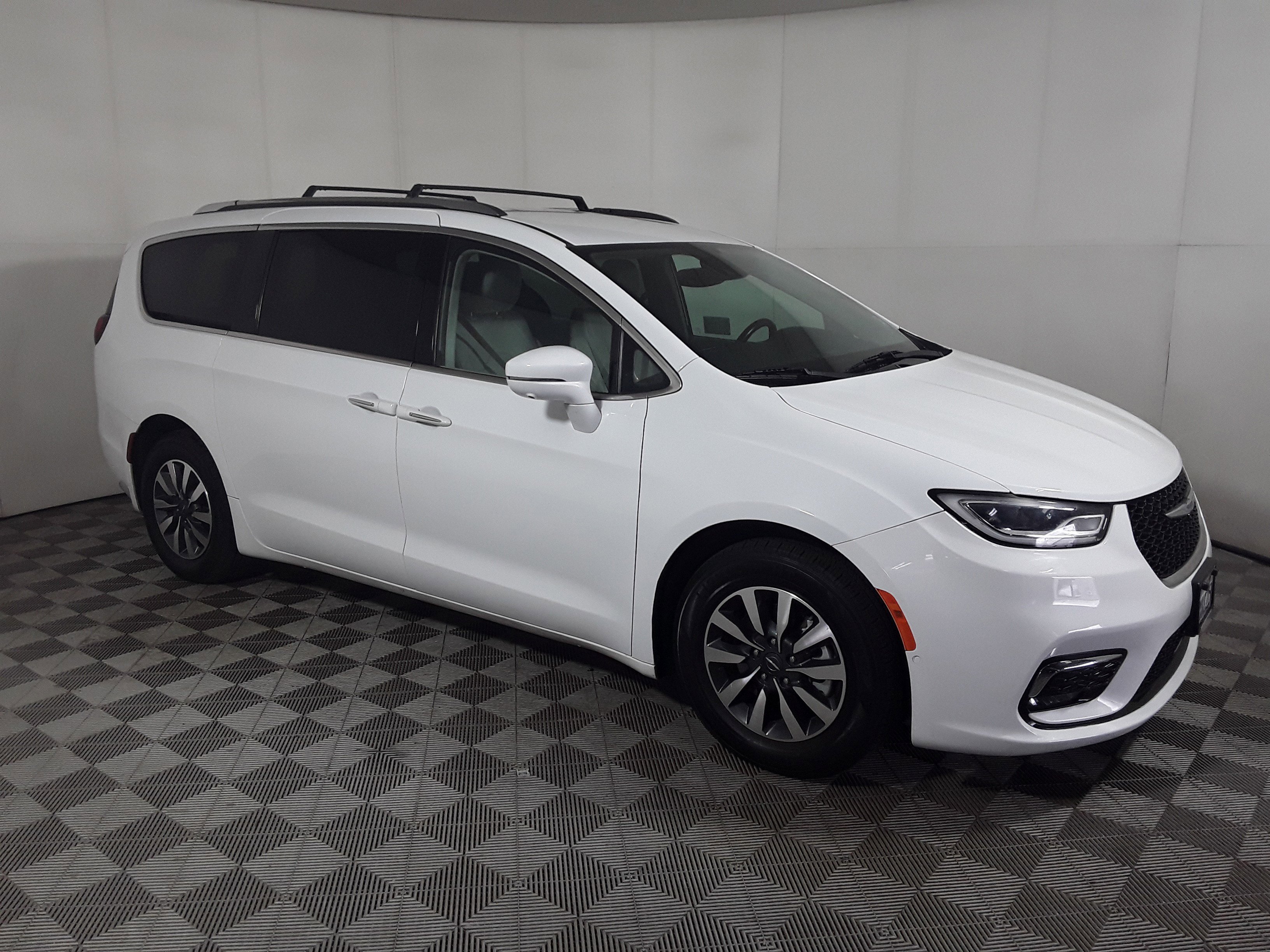 Used 2021 Chrysler Pacifica Hybrid Touring L FWD