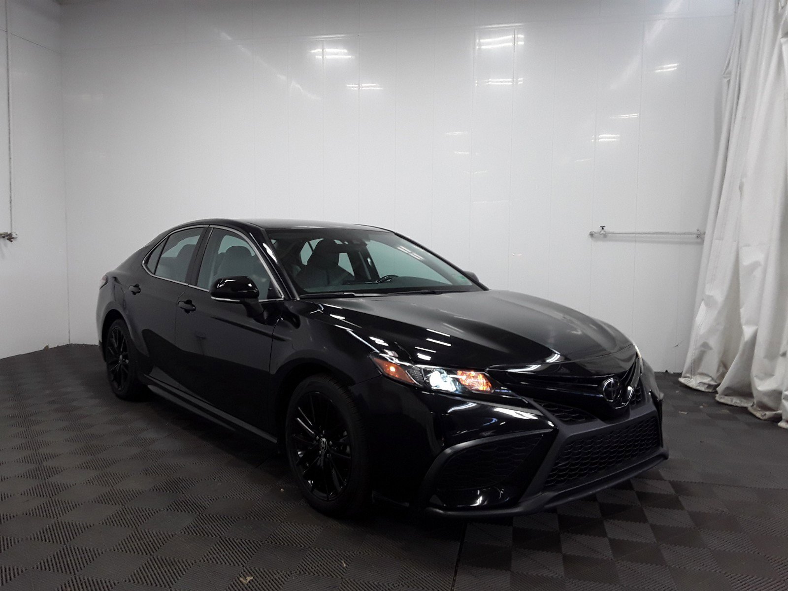 2022 Toyota Camry SE Auto