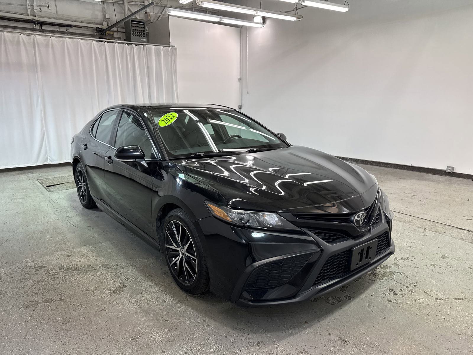 2022 Toyota Camry SE Auto