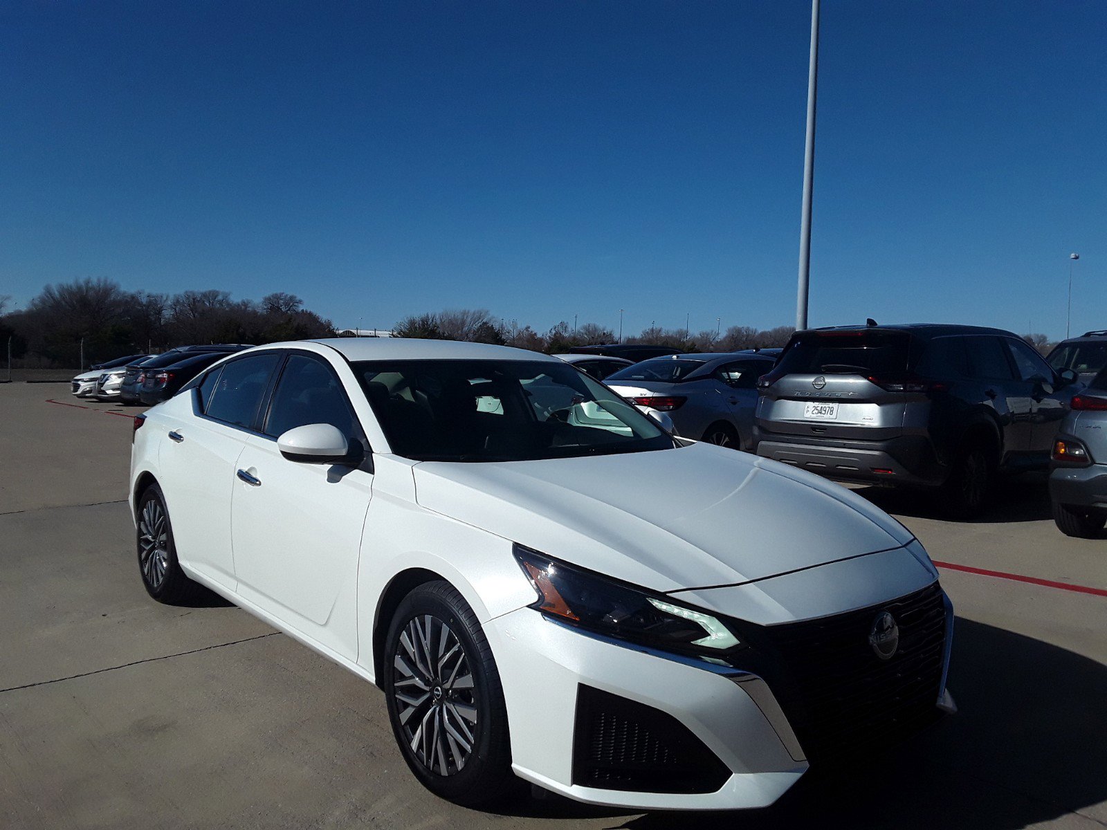 2023 Nissan Altima 2.5 SV Sedan